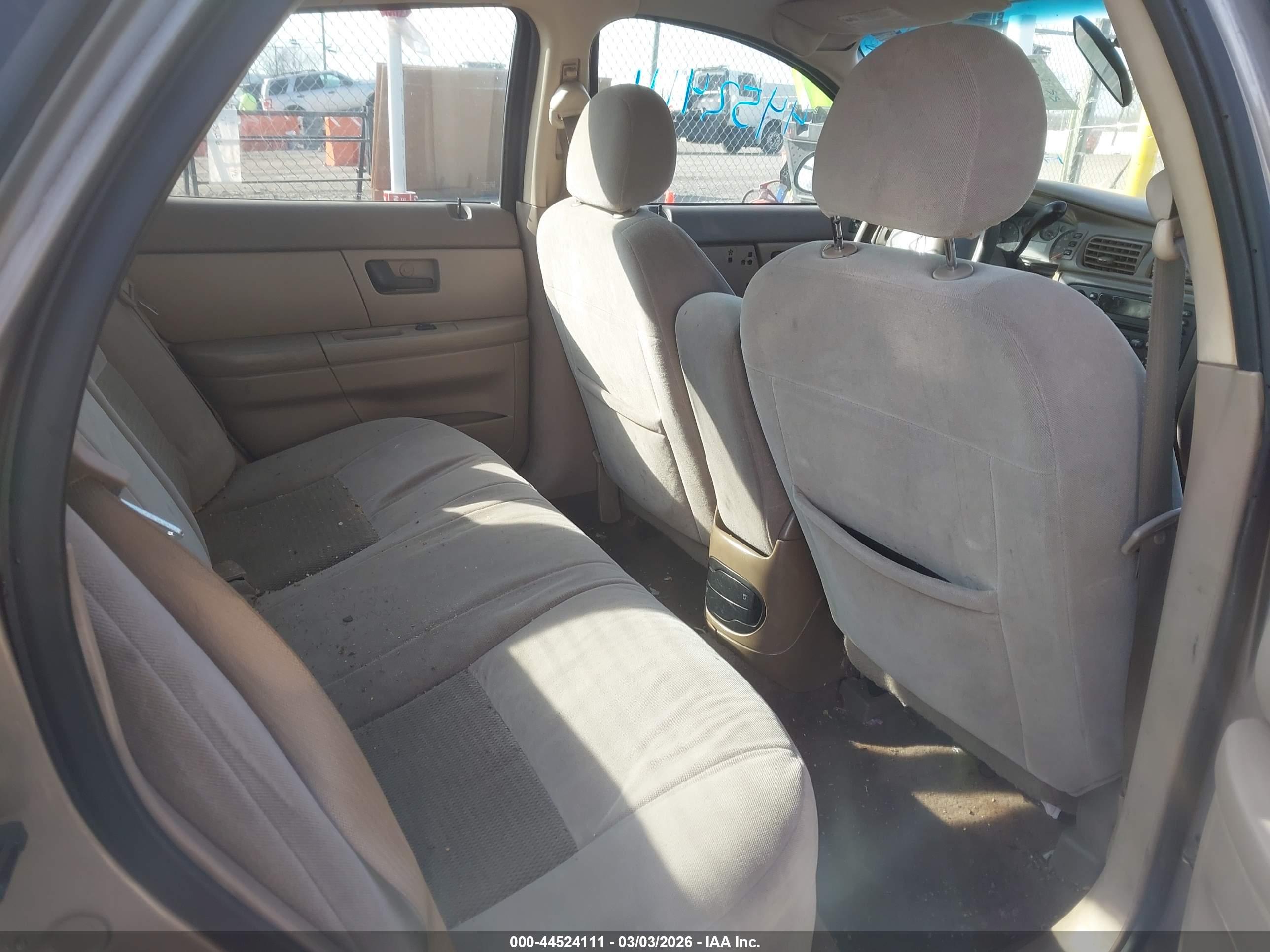 FORD TAURUS image 8