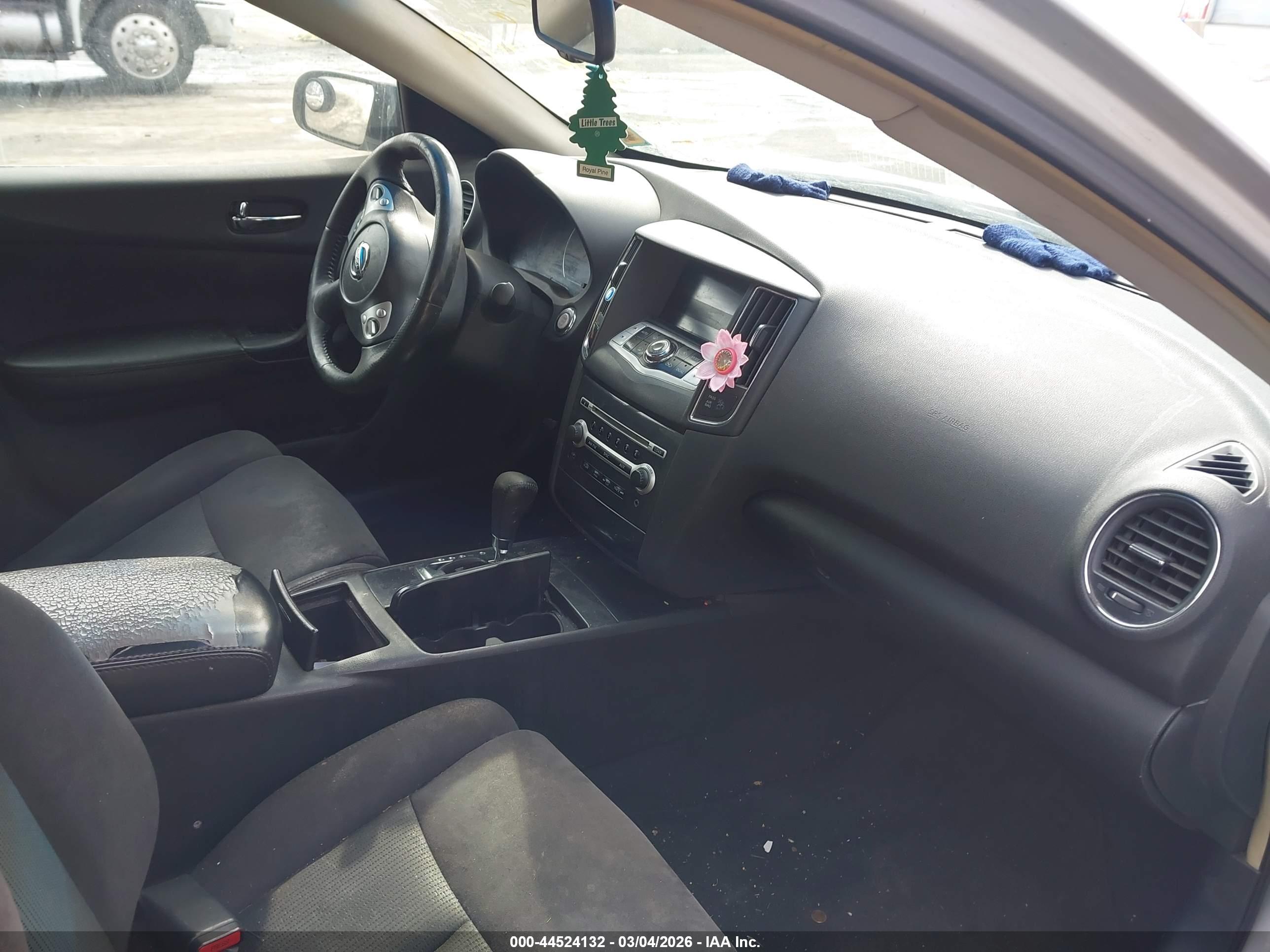 NISSAN MAXIMA image 5