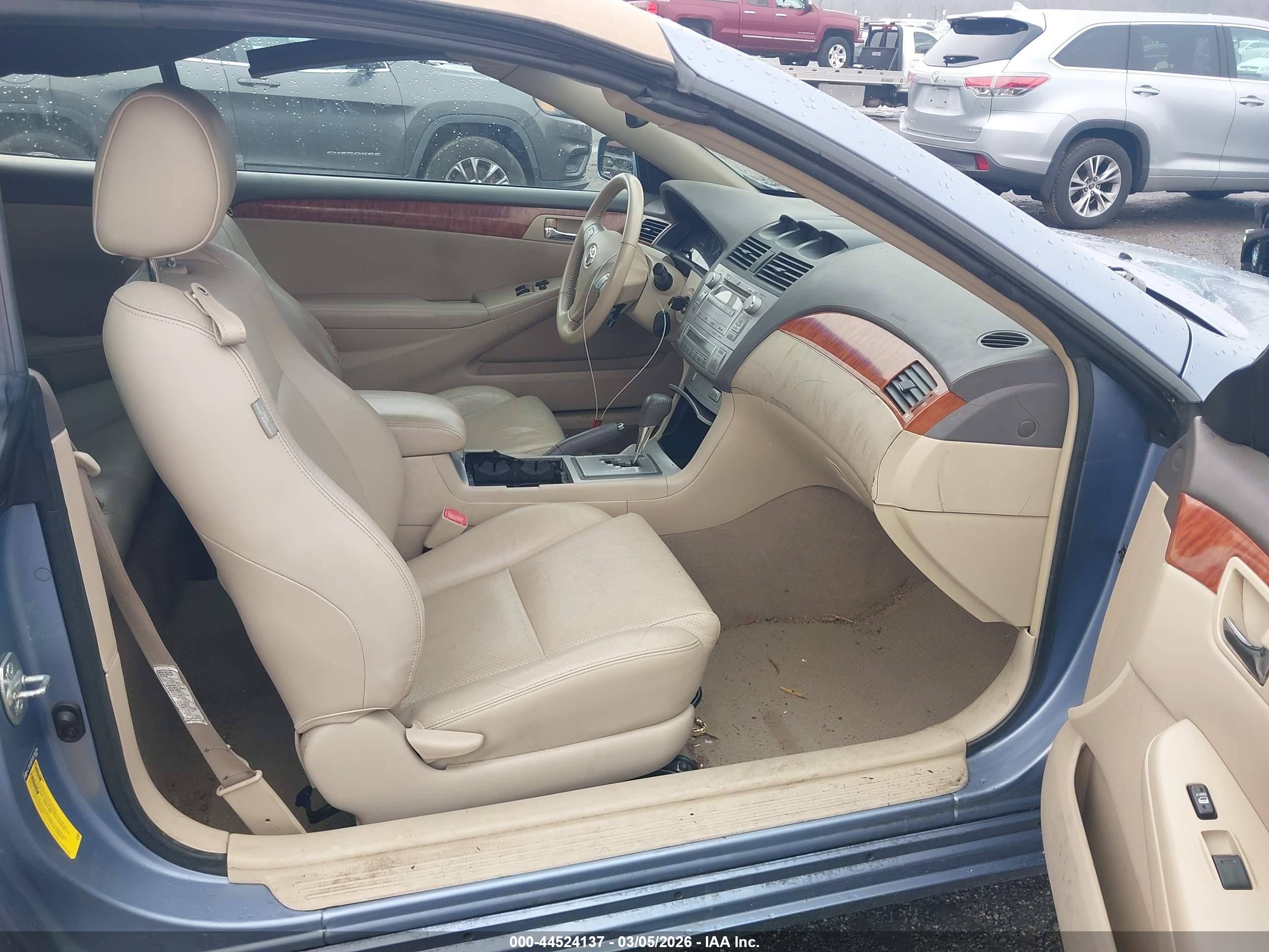 TOYOTA CAMRY image 5