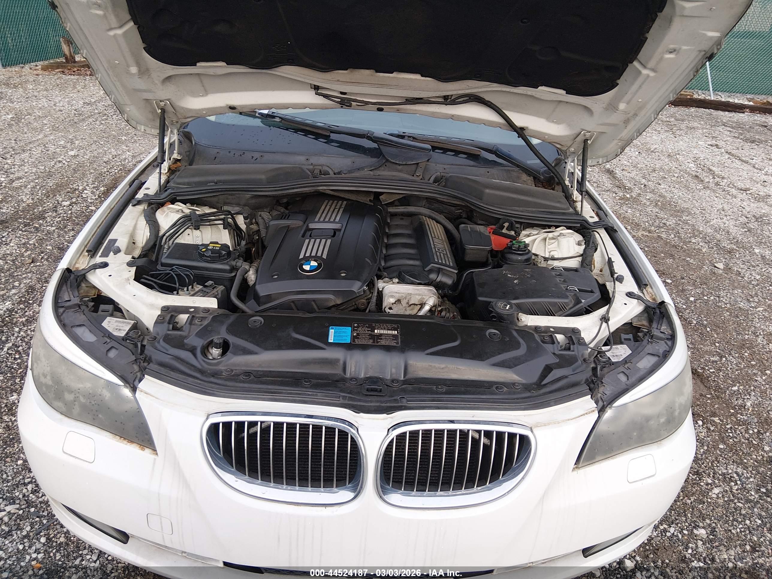 BMW 528I image 10