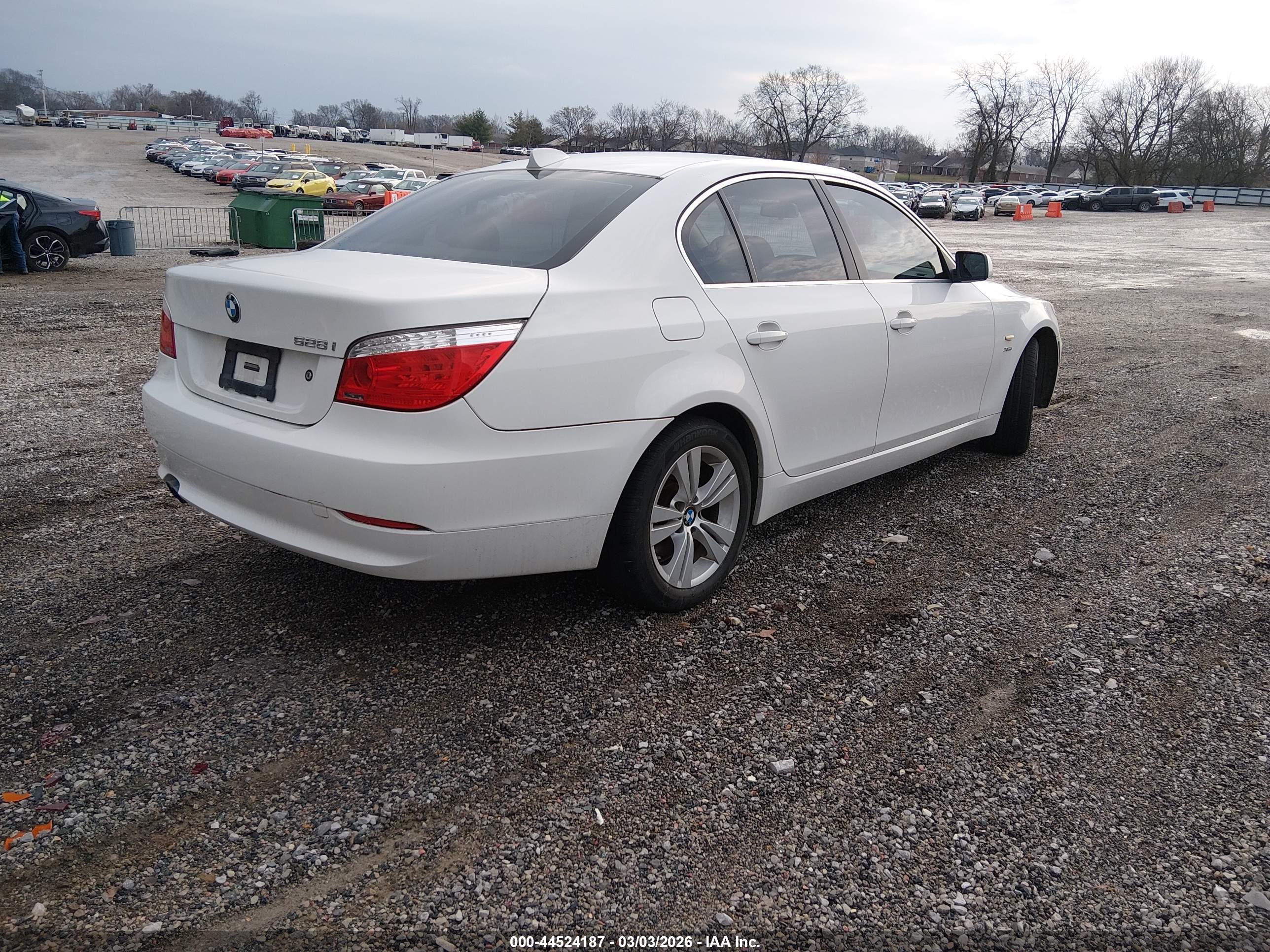 BMW 528I image 4