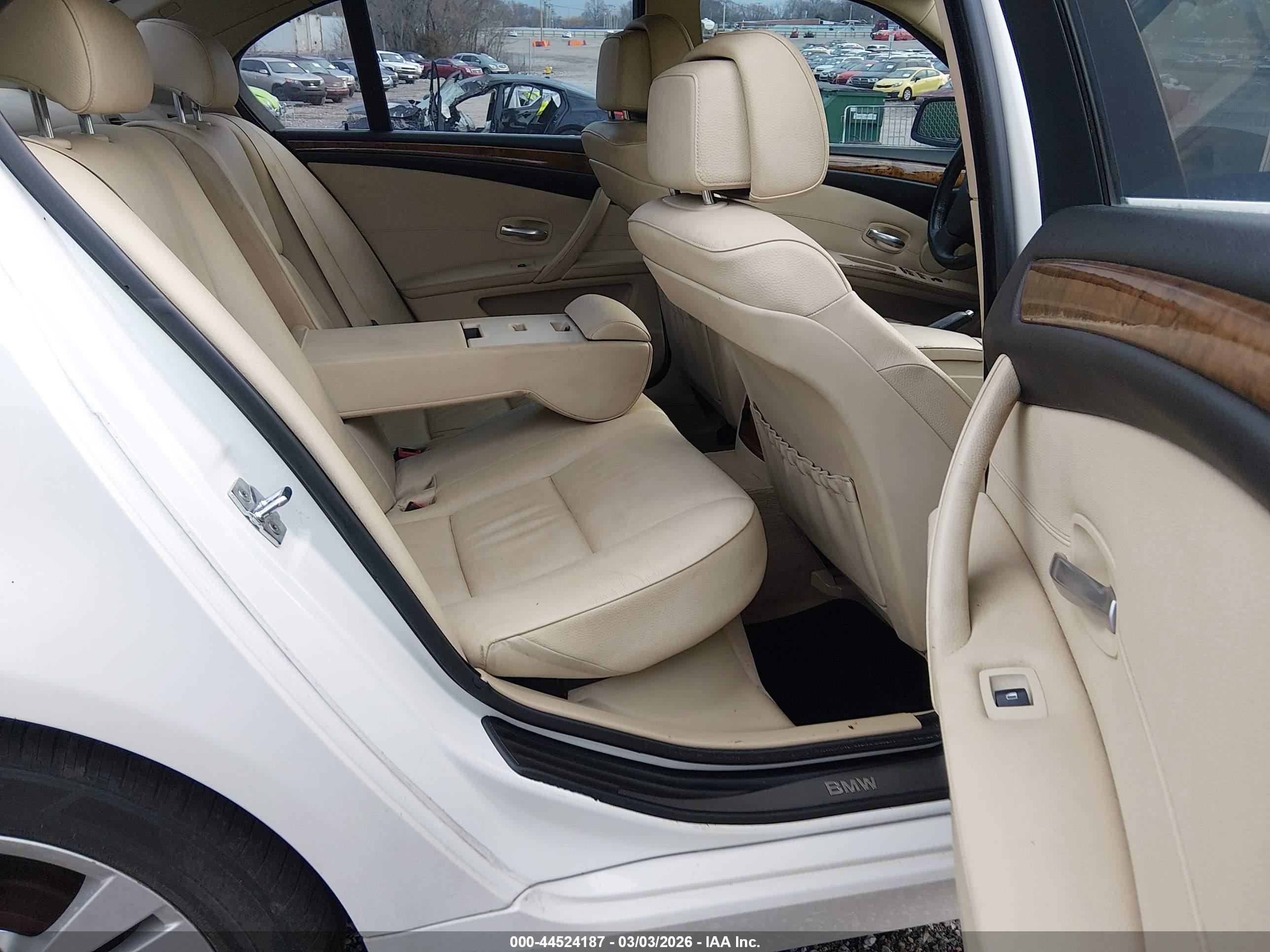 BMW 528I image 8