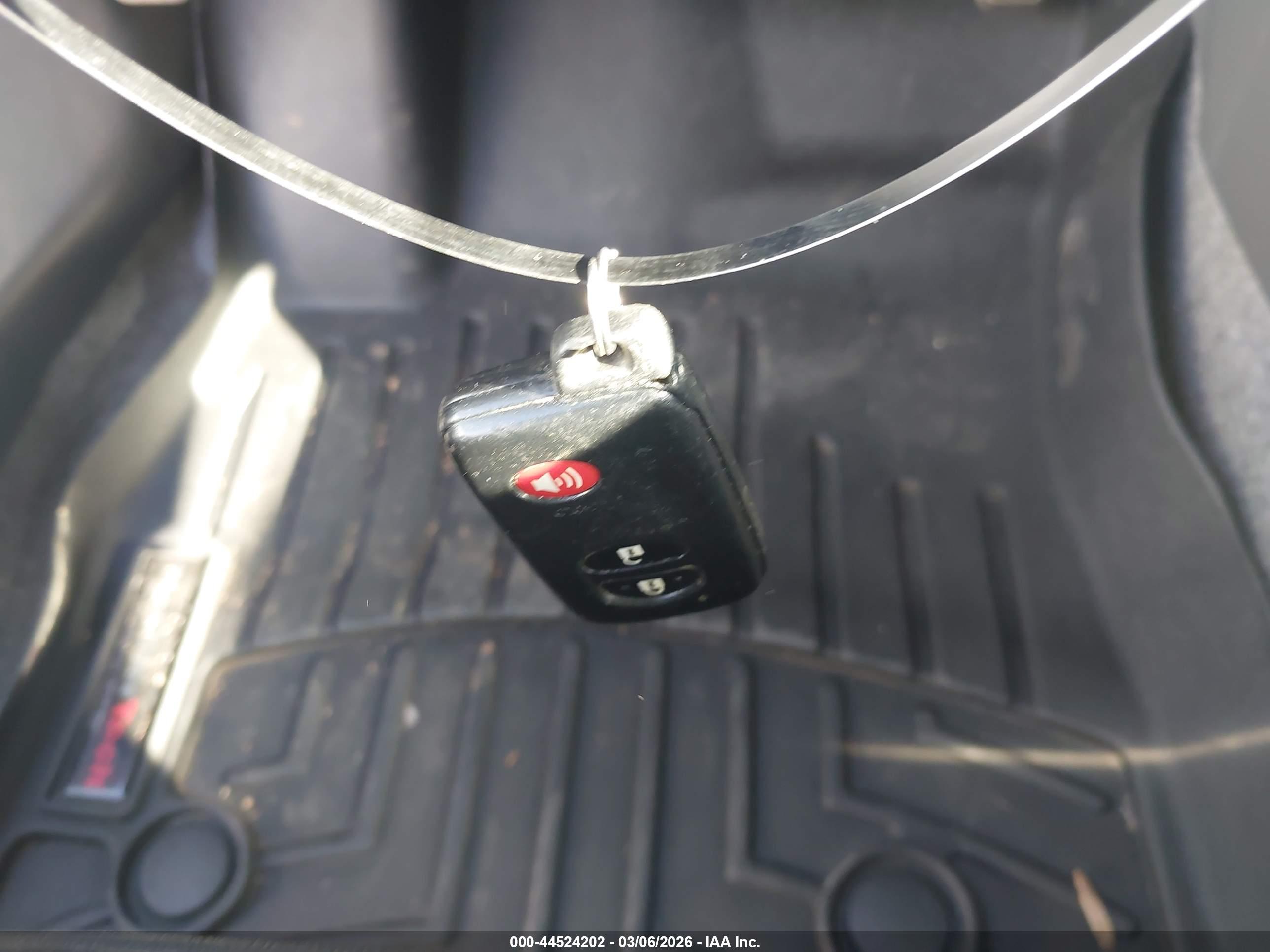 TOYOTA PRIUS image 11
