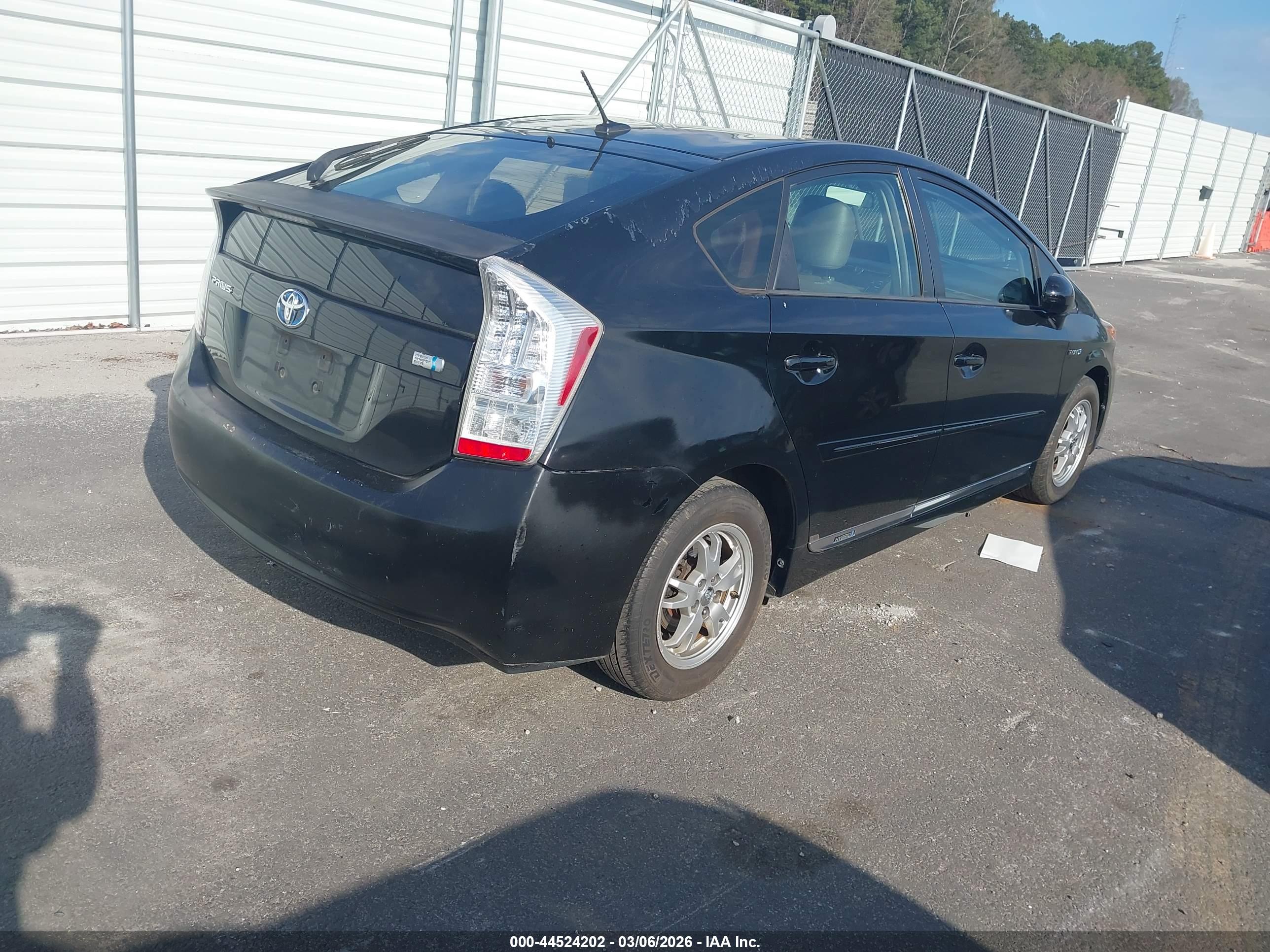 TOYOTA PRIUS image 4