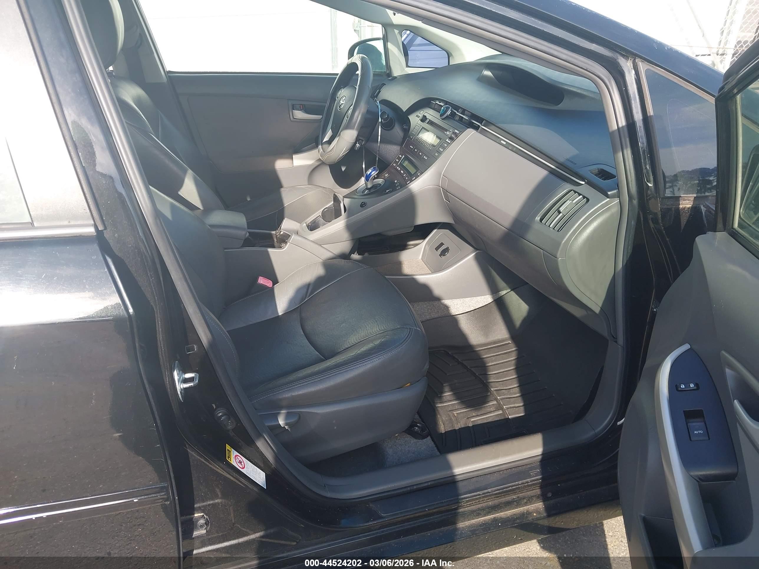 TOYOTA PRIUS image 5