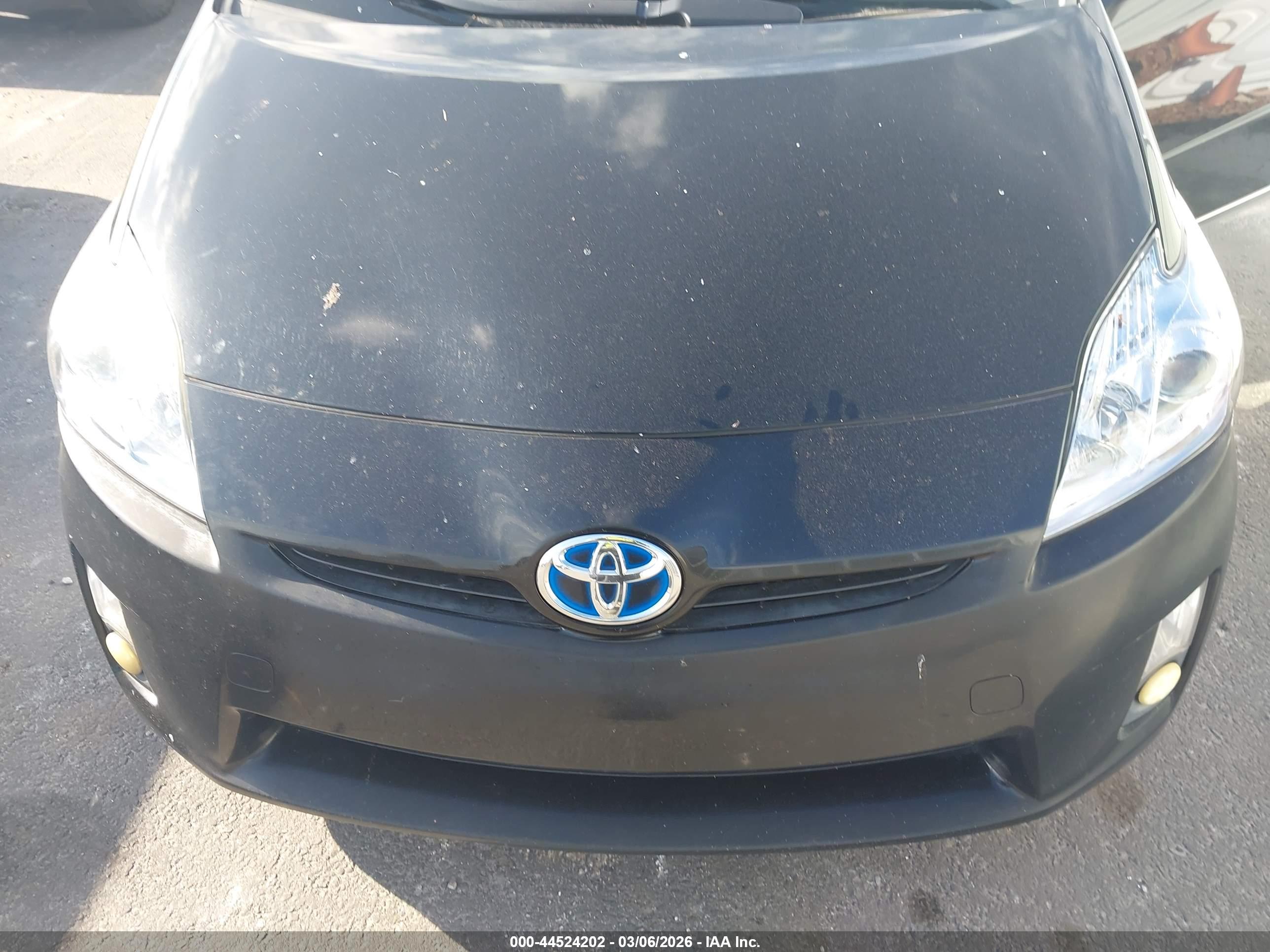 TOYOTA PRIUS image 6