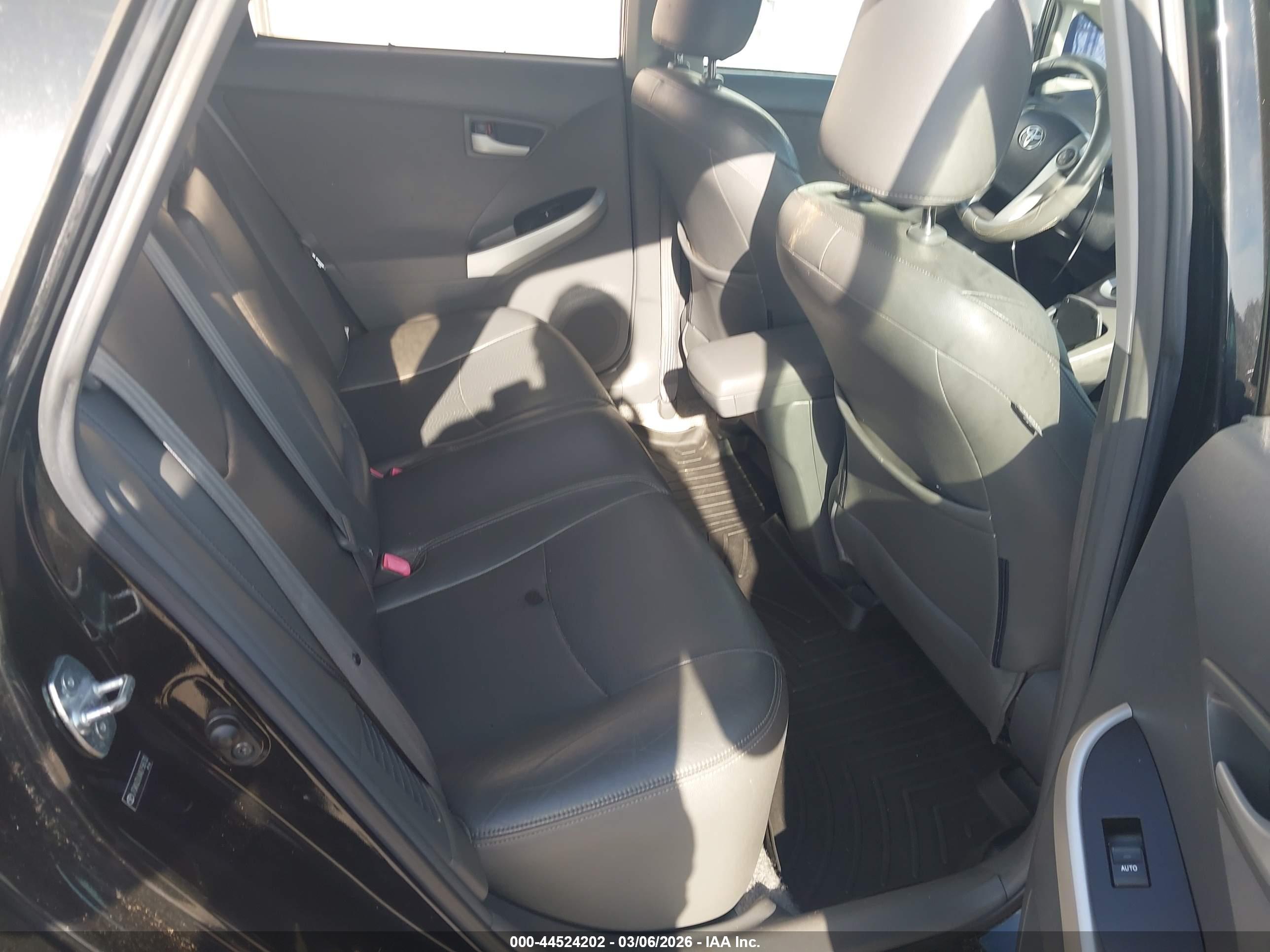 TOYOTA PRIUS image 8