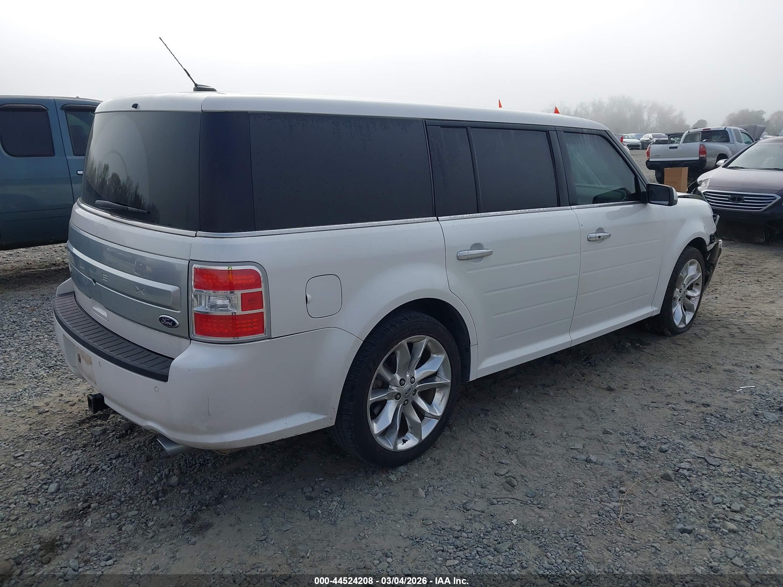 FORD FLEX image 4