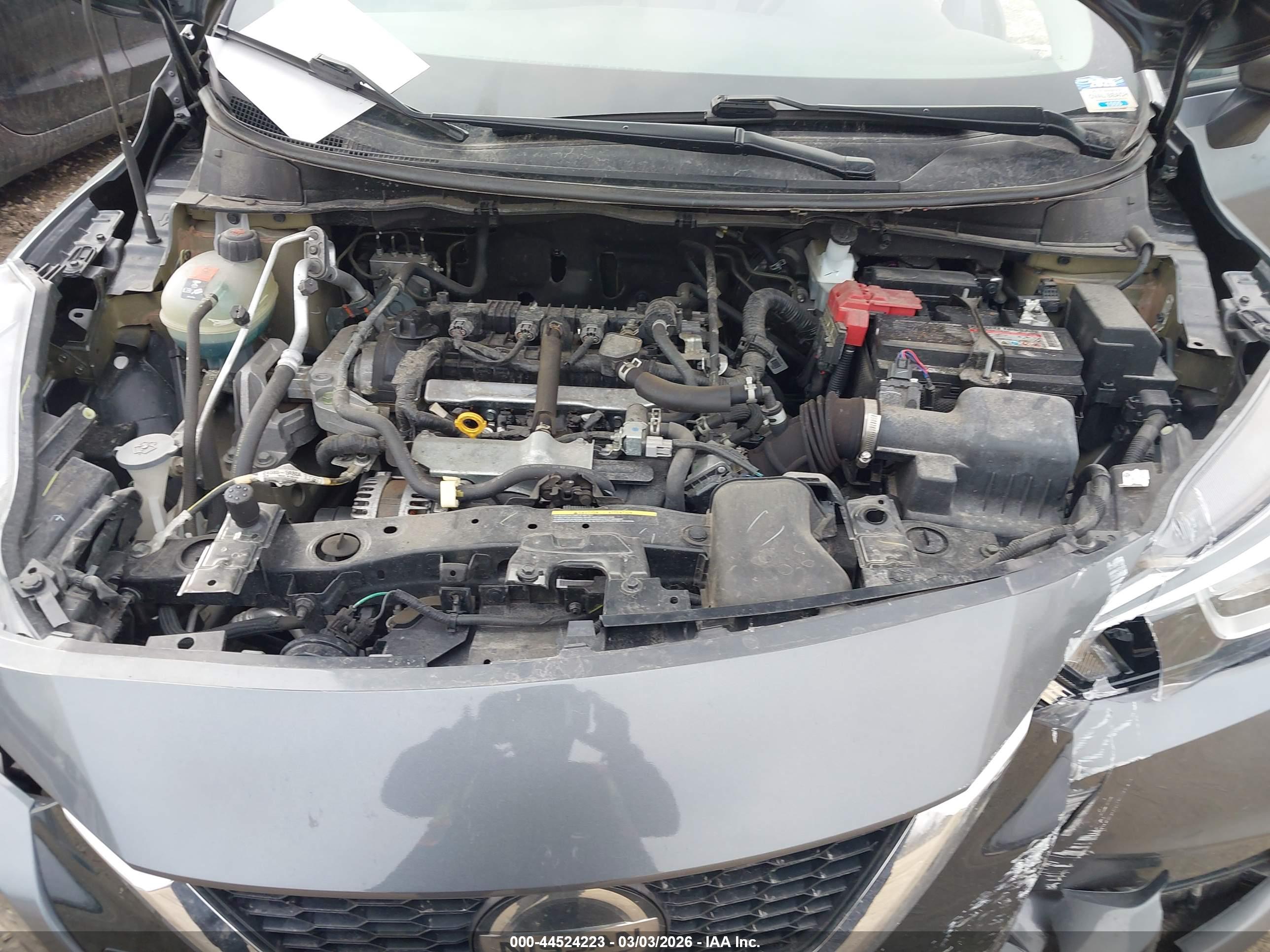 NISSAN VERSA image 10