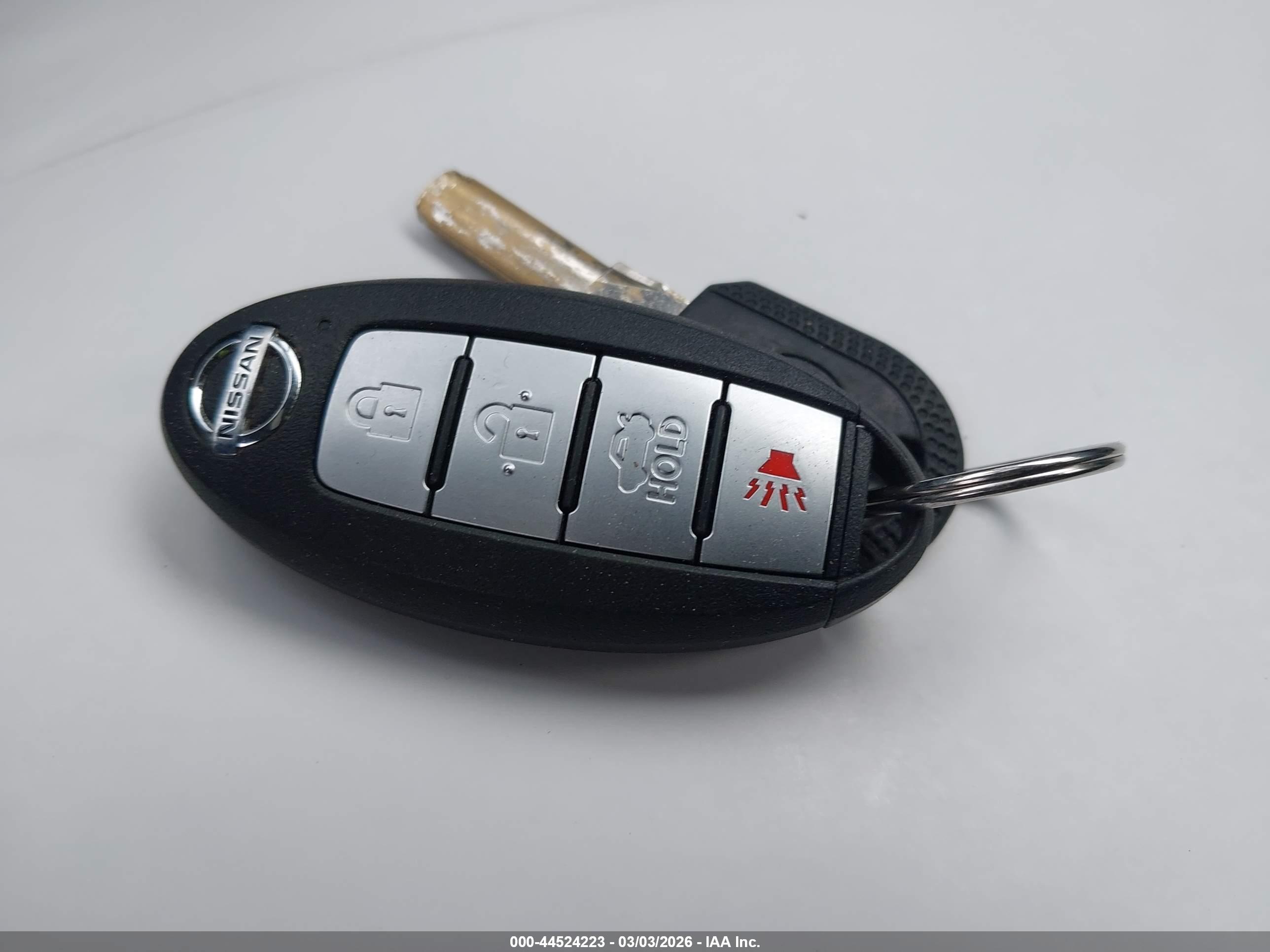 NISSAN VERSA image 11