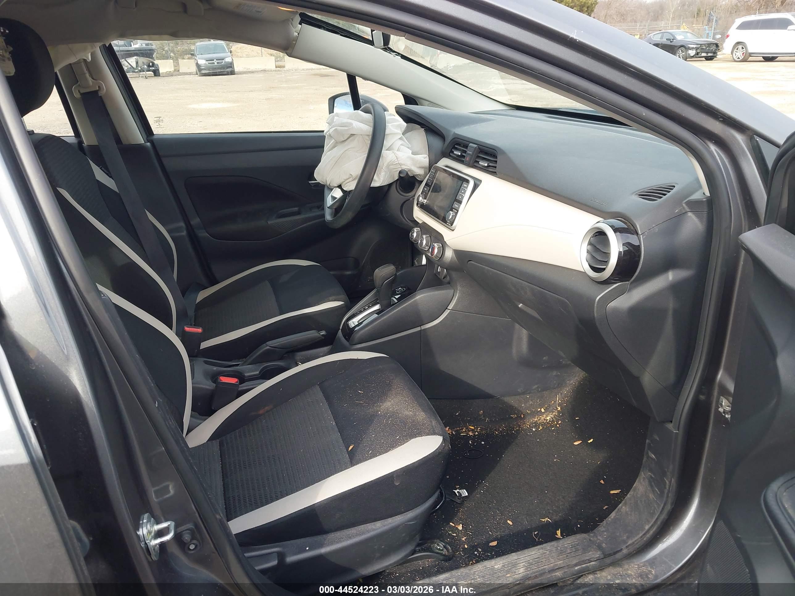 NISSAN VERSA image 5