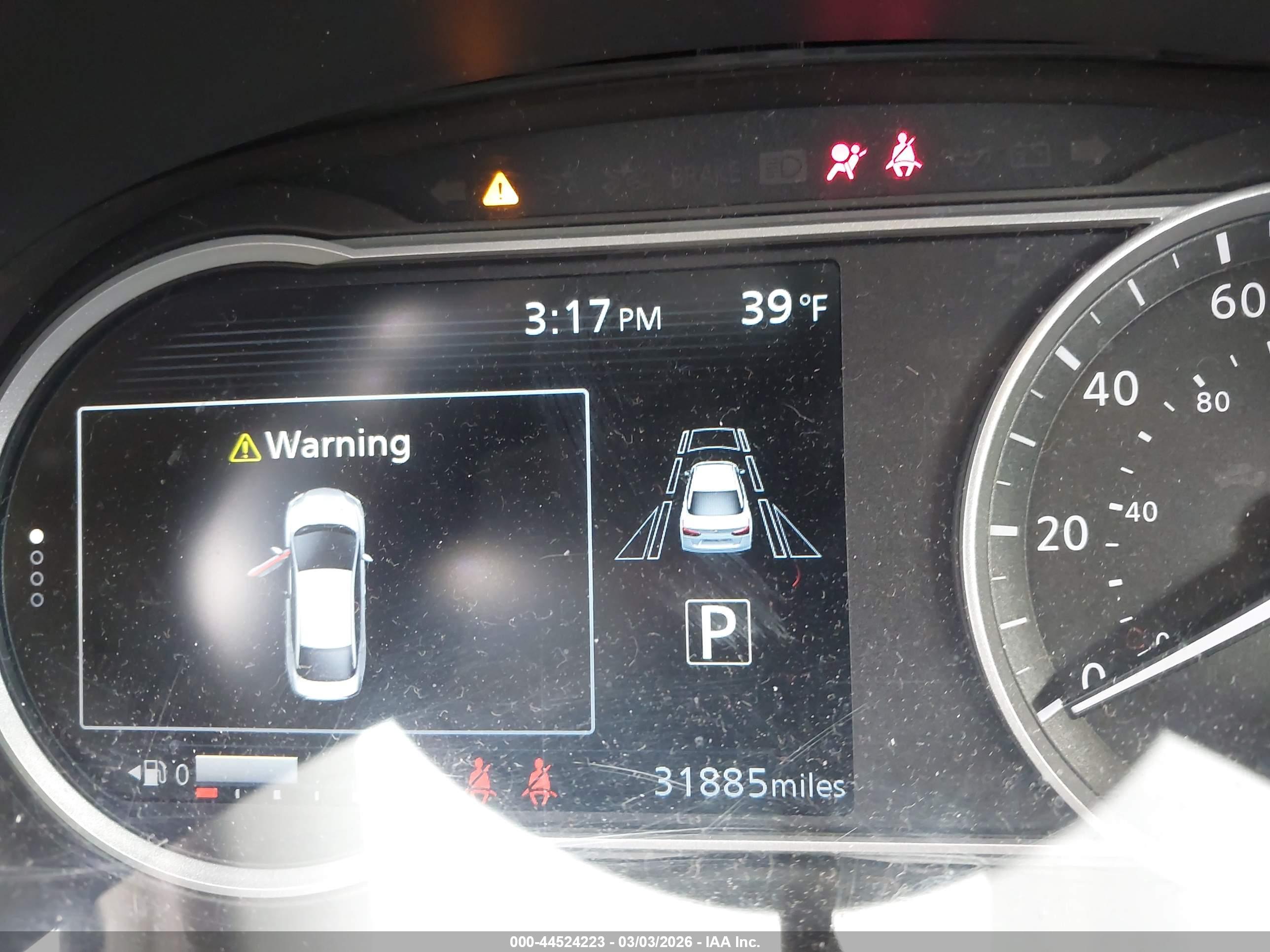 NISSAN VERSA image 7