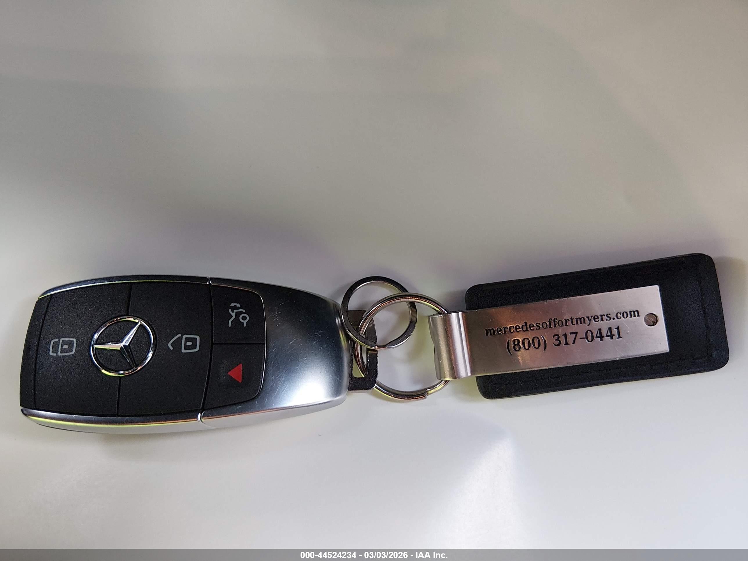MERCEDES-BENZ GLB image 11
