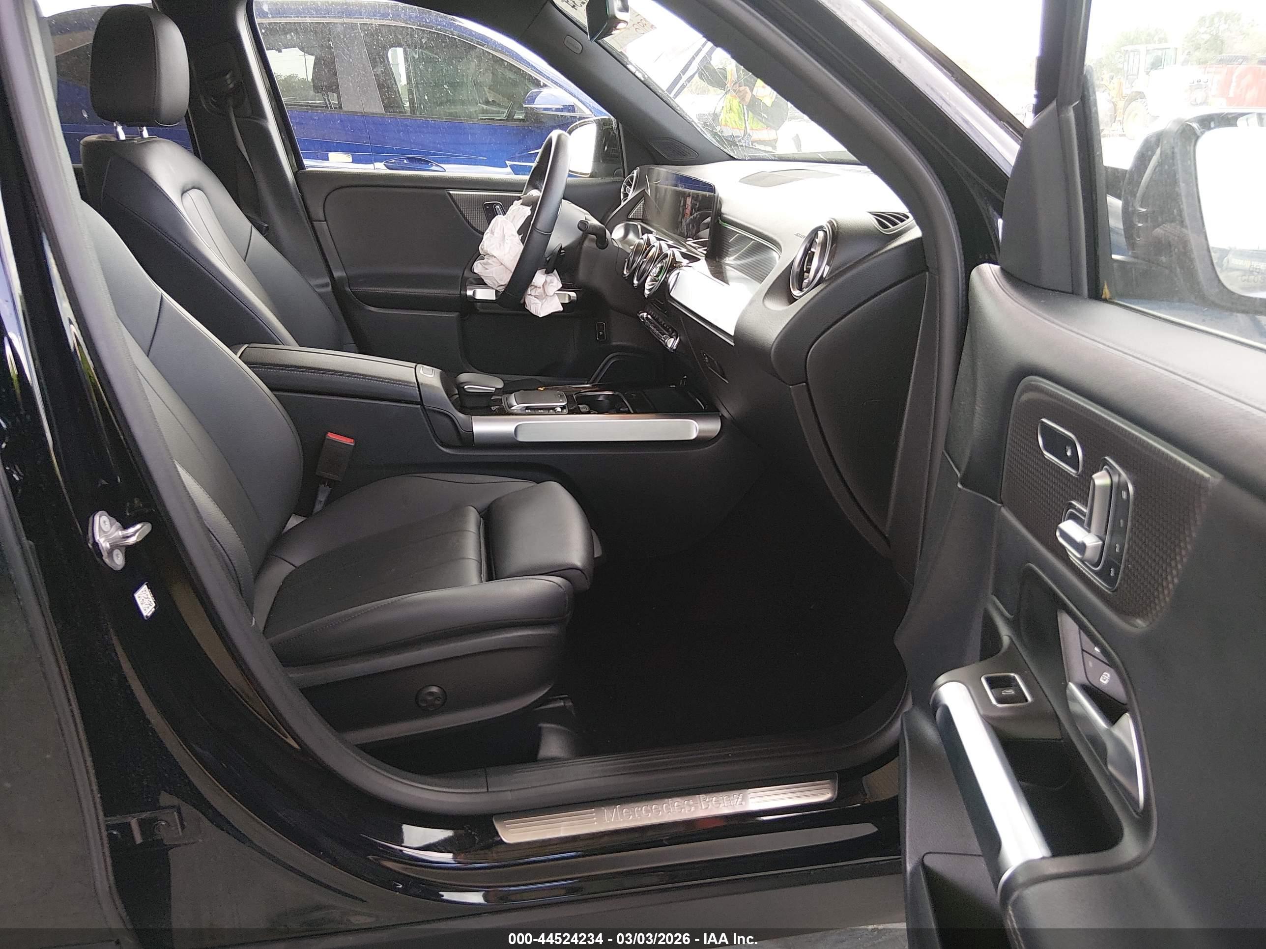 MERCEDES-BENZ GLB image 5