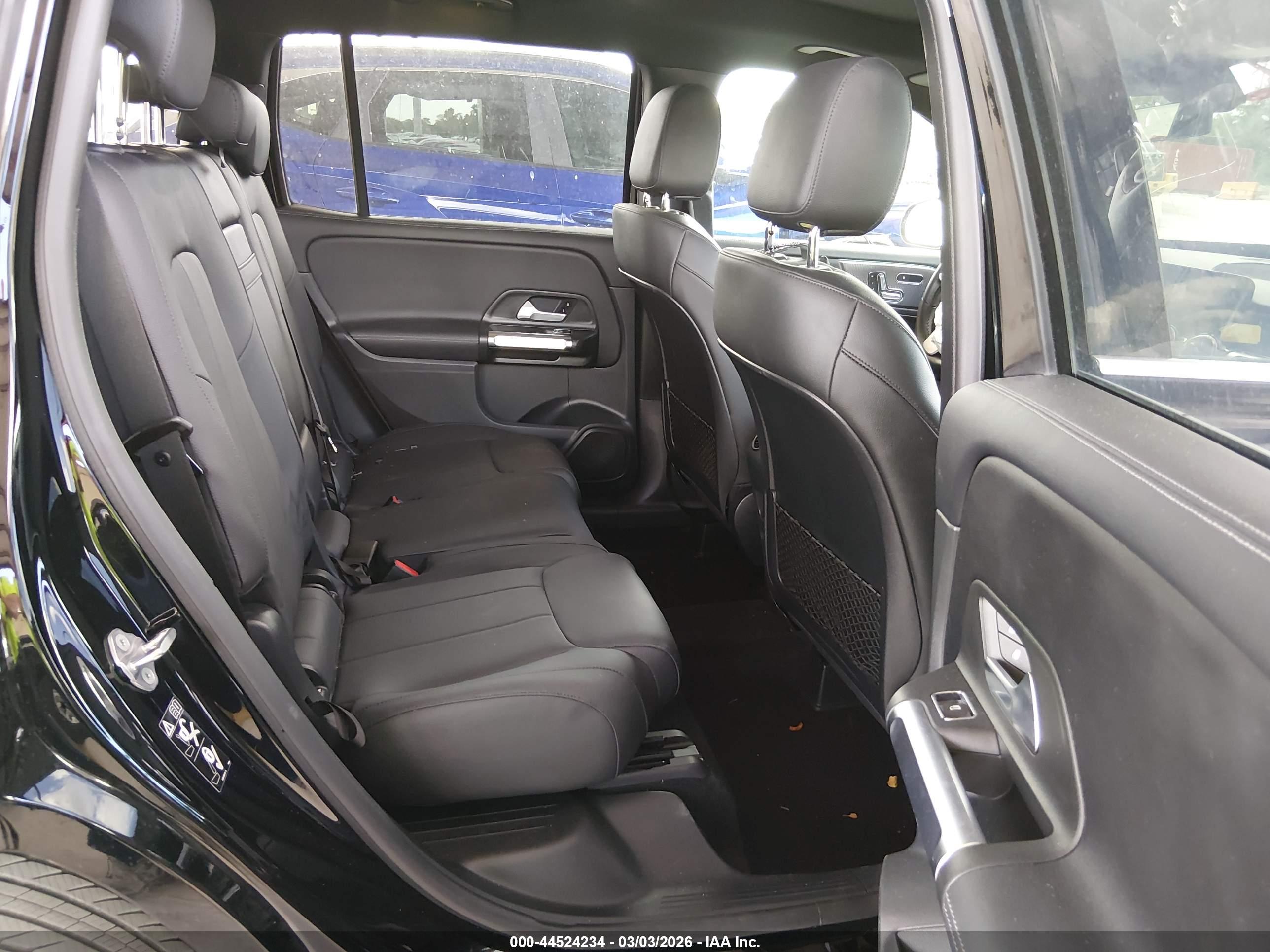 MERCEDES-BENZ GLB image 8