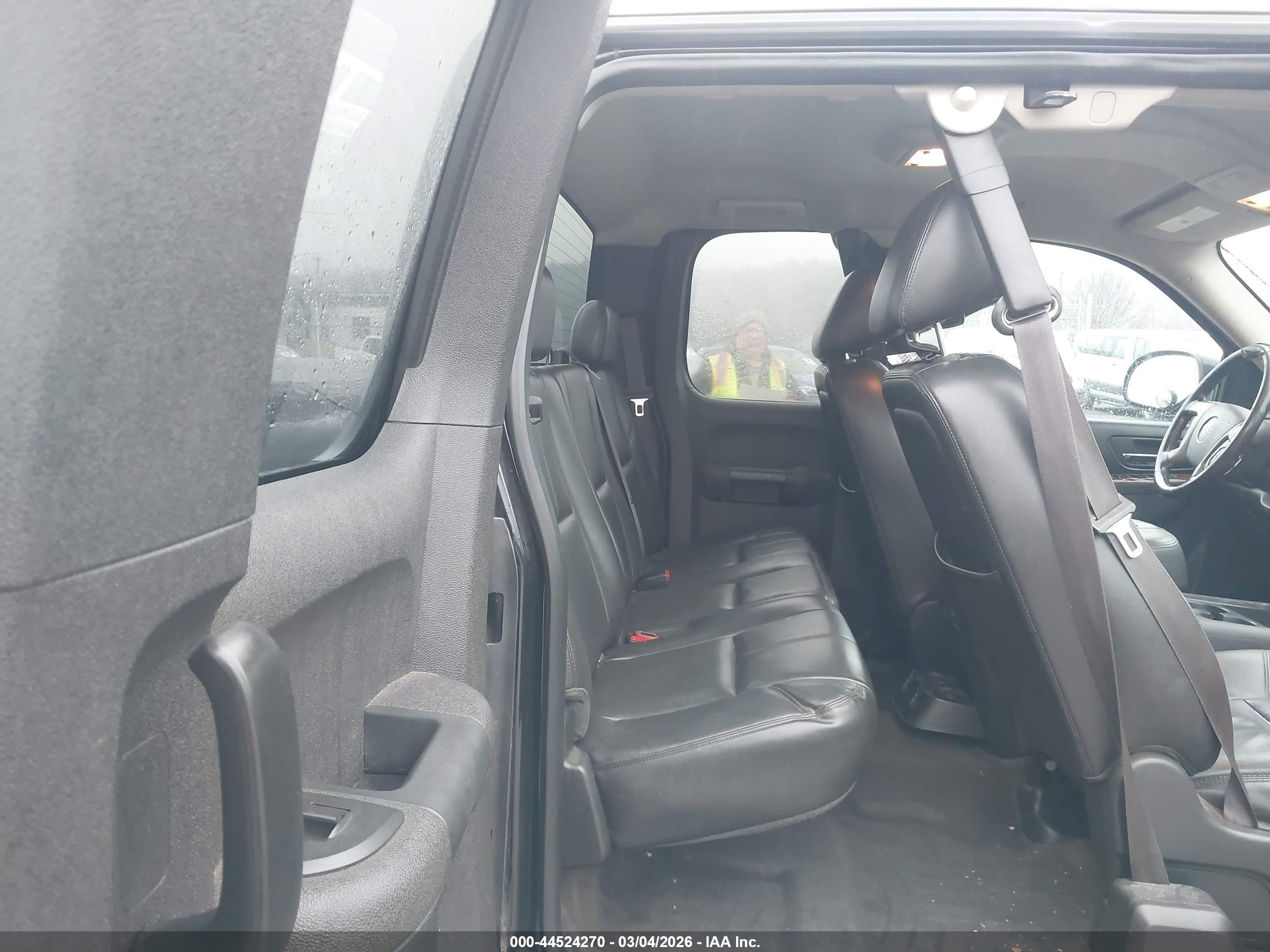 GMC SIERRA image 8
