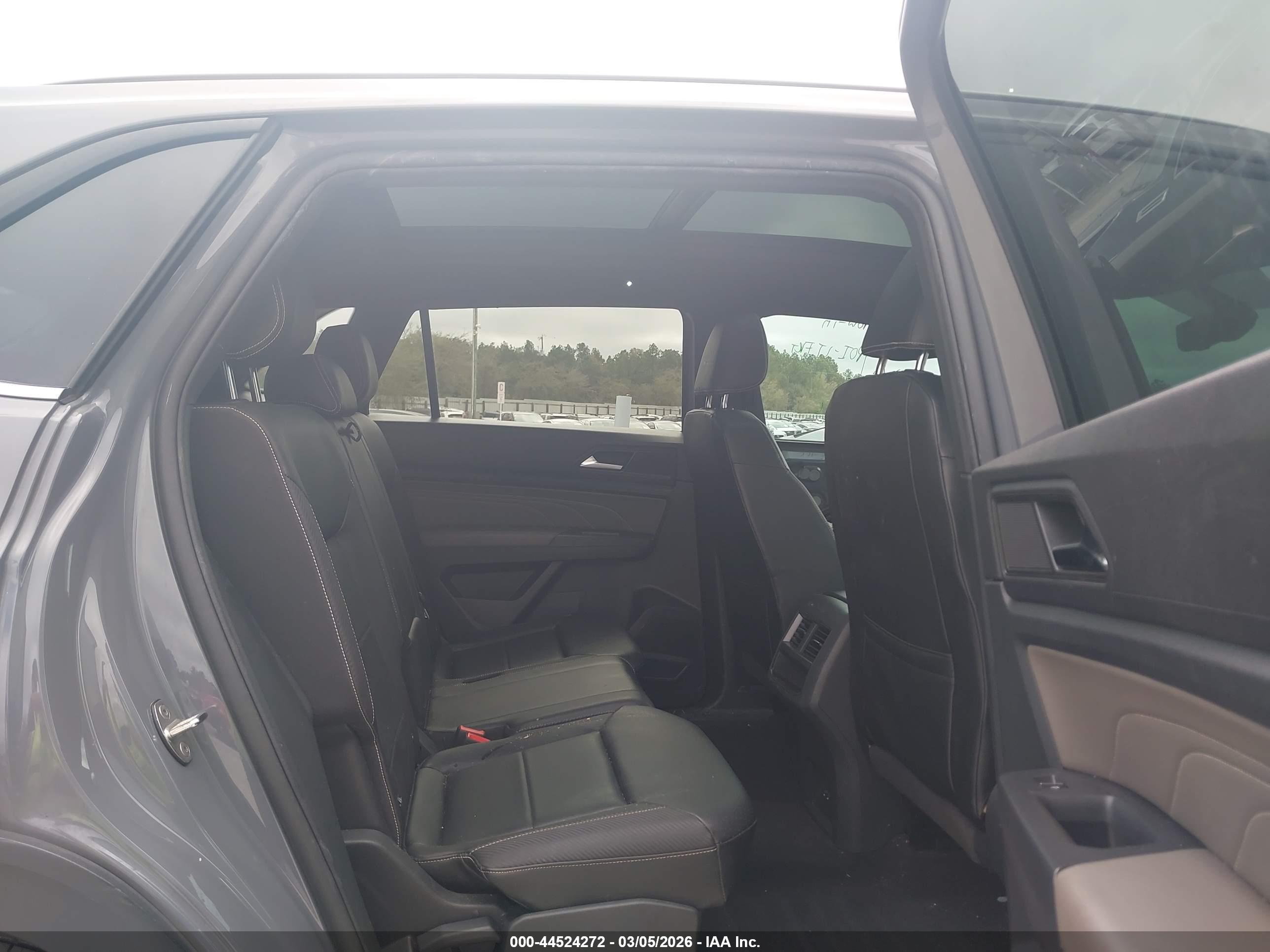 VOLKSWAGEN ATLAS image 8