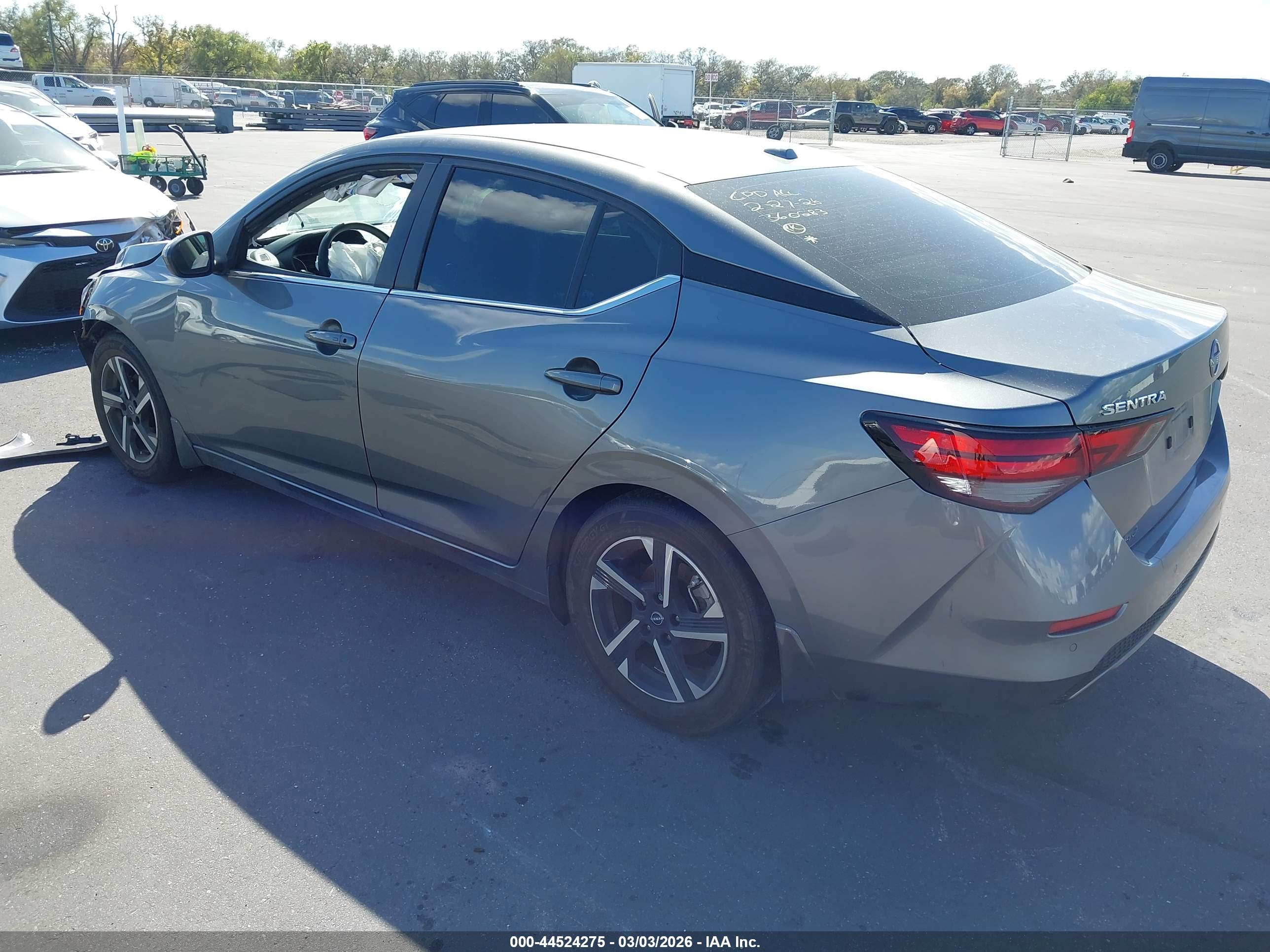 NISSAN SENTRA image 3