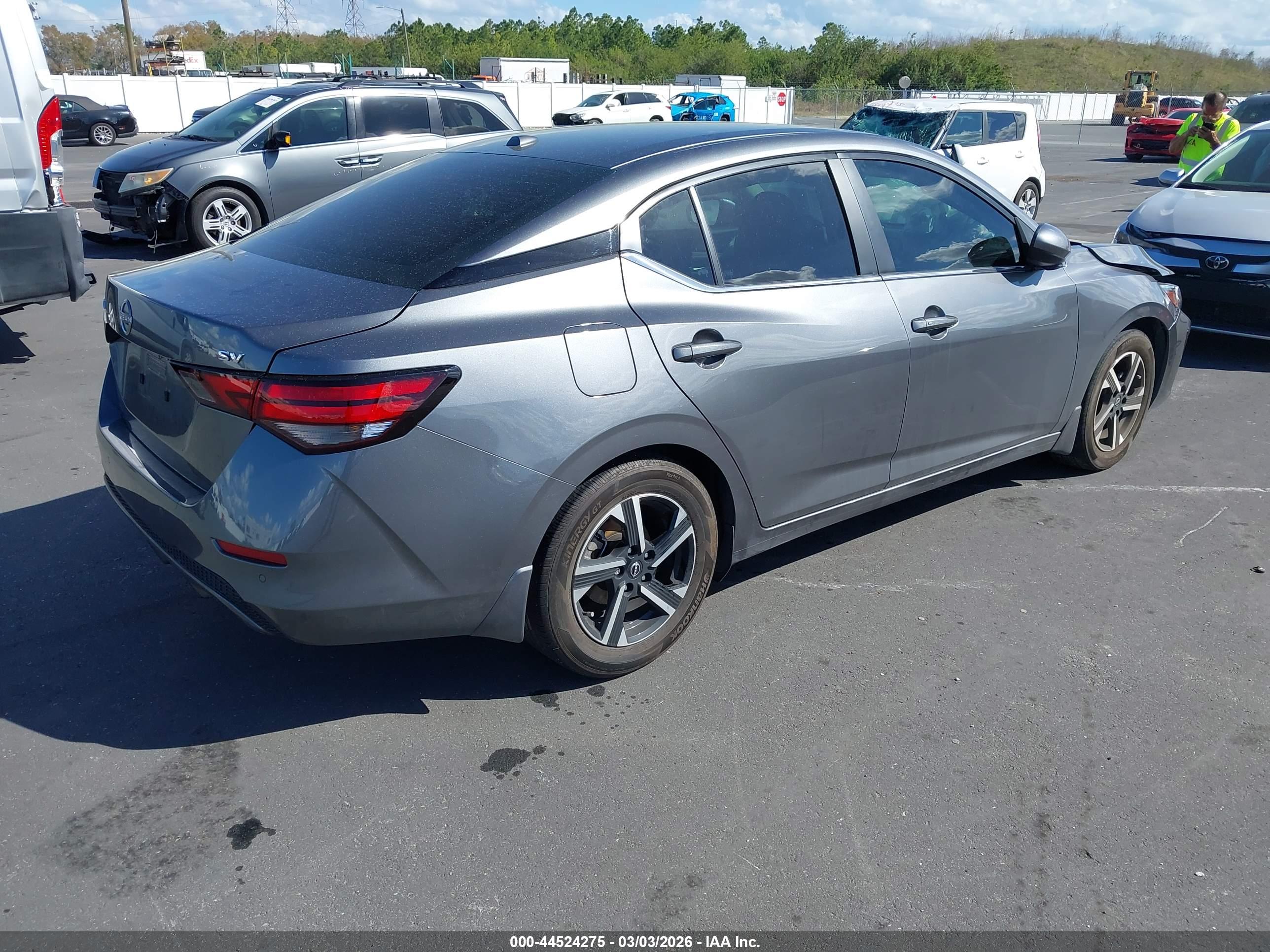 NISSAN SENTRA image 4
