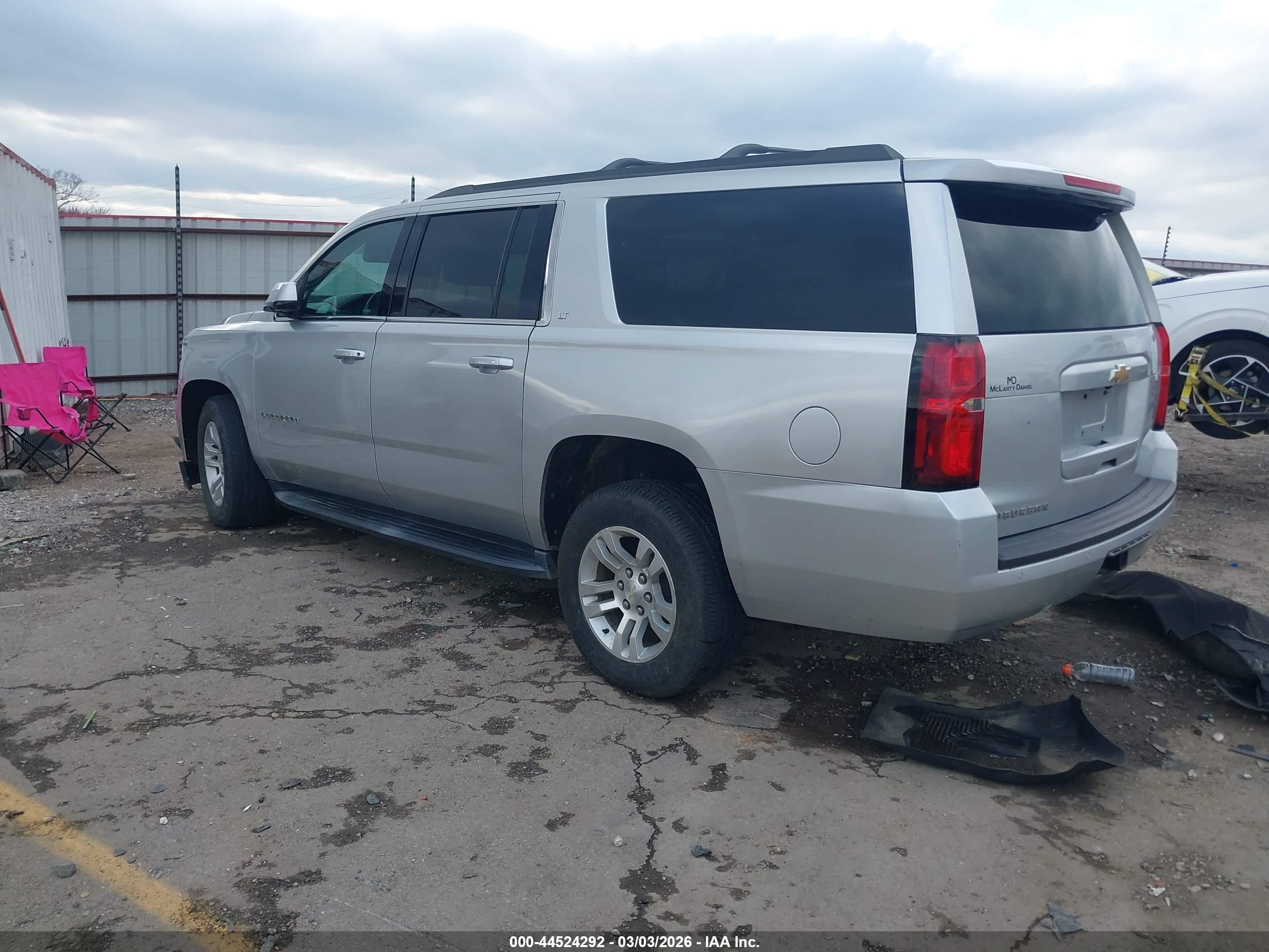 CHEVROLET SUBURBAN image 3