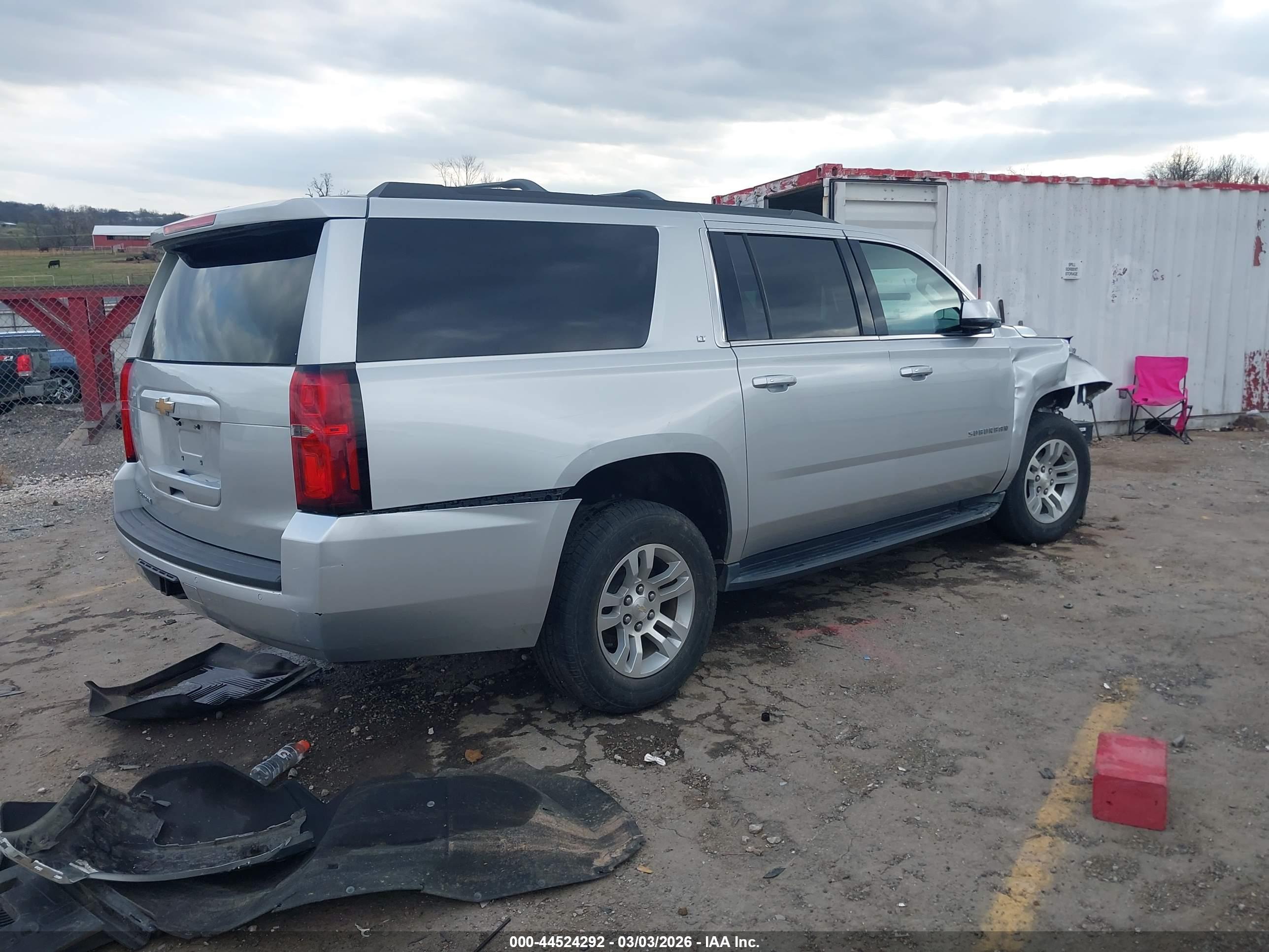 CHEVROLET SUBURBAN image 4