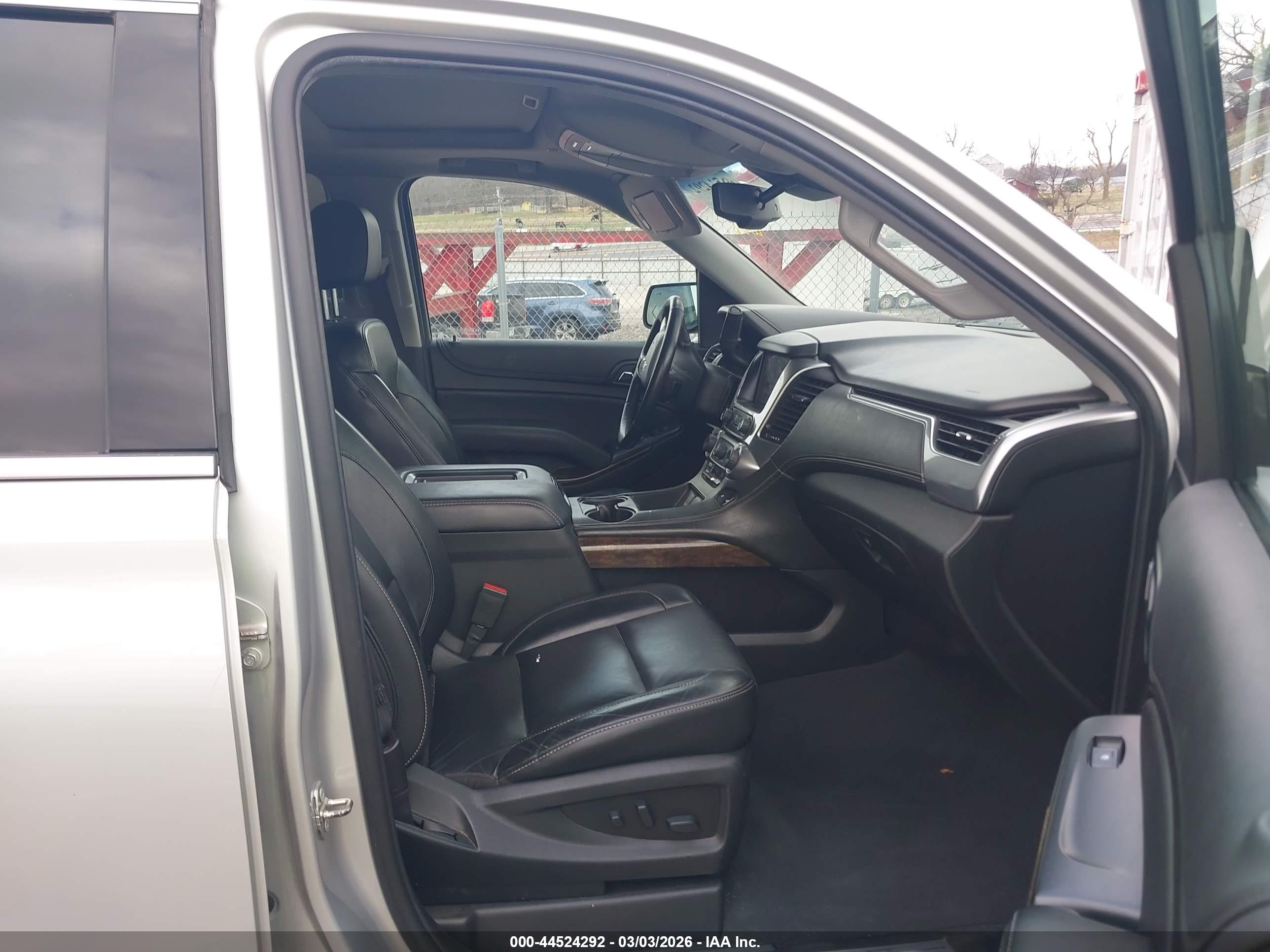 CHEVROLET SUBURBAN image 5