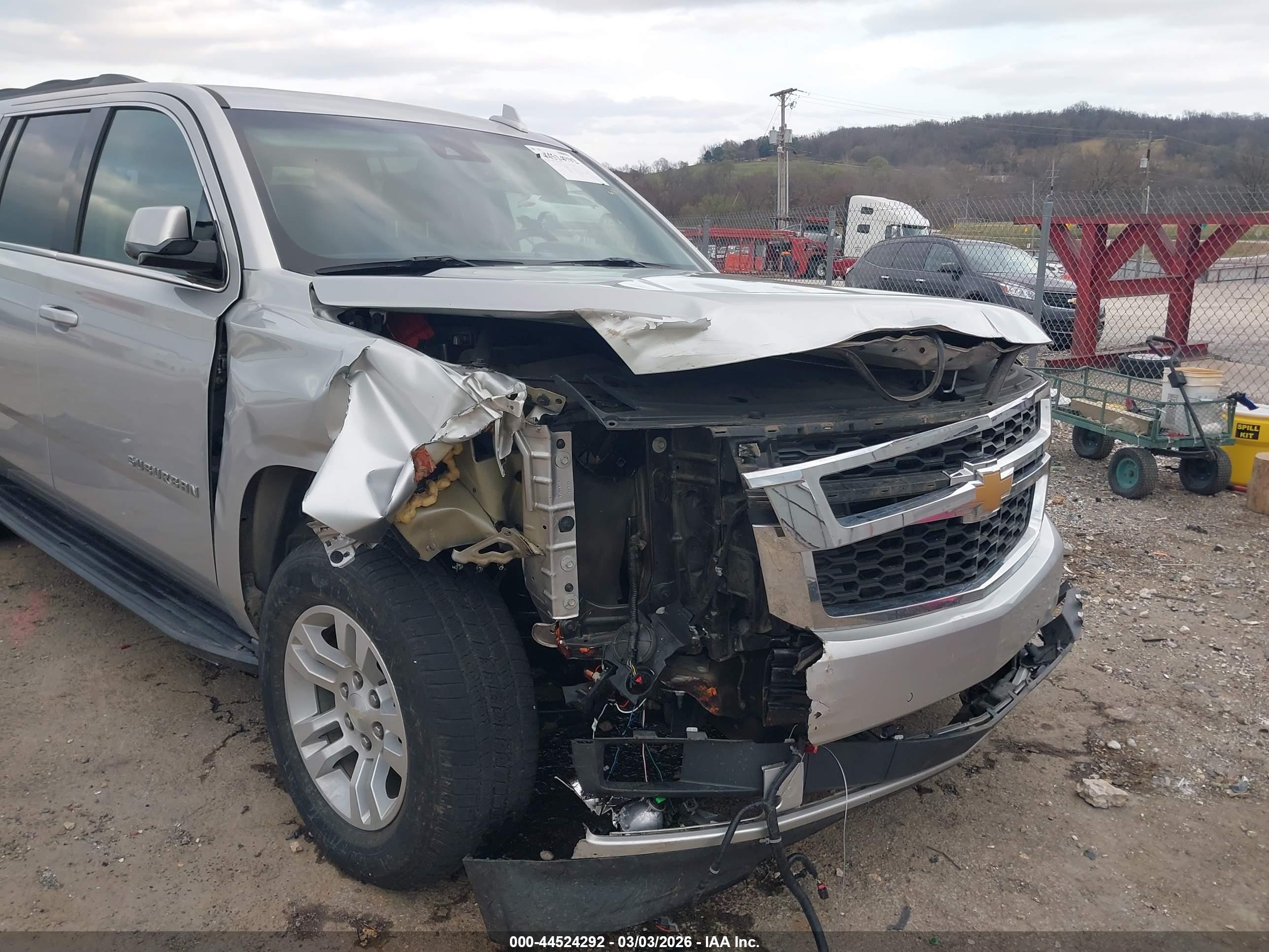 CHEVROLET SUBURBAN image 6