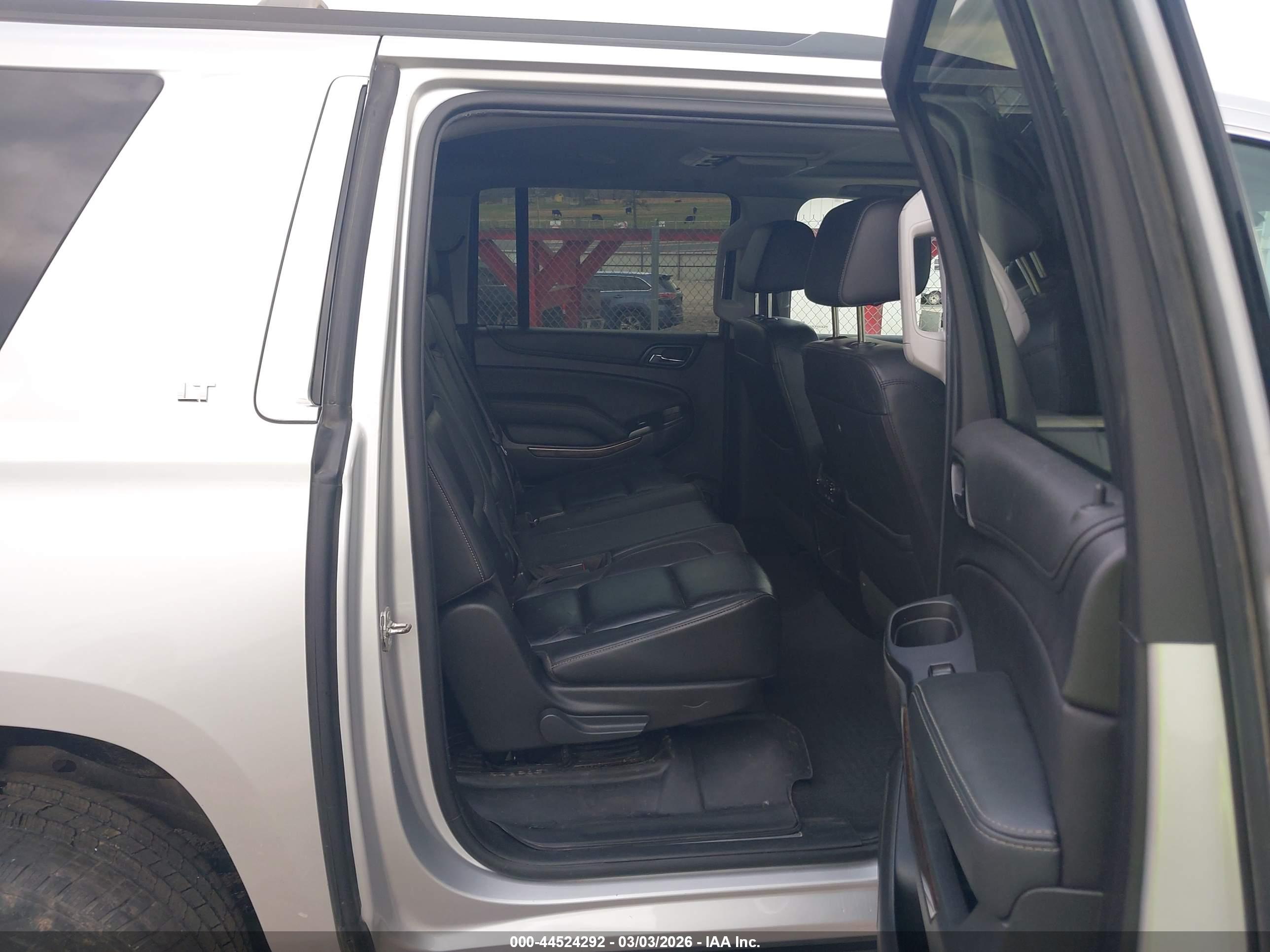 CHEVROLET SUBURBAN image 8
