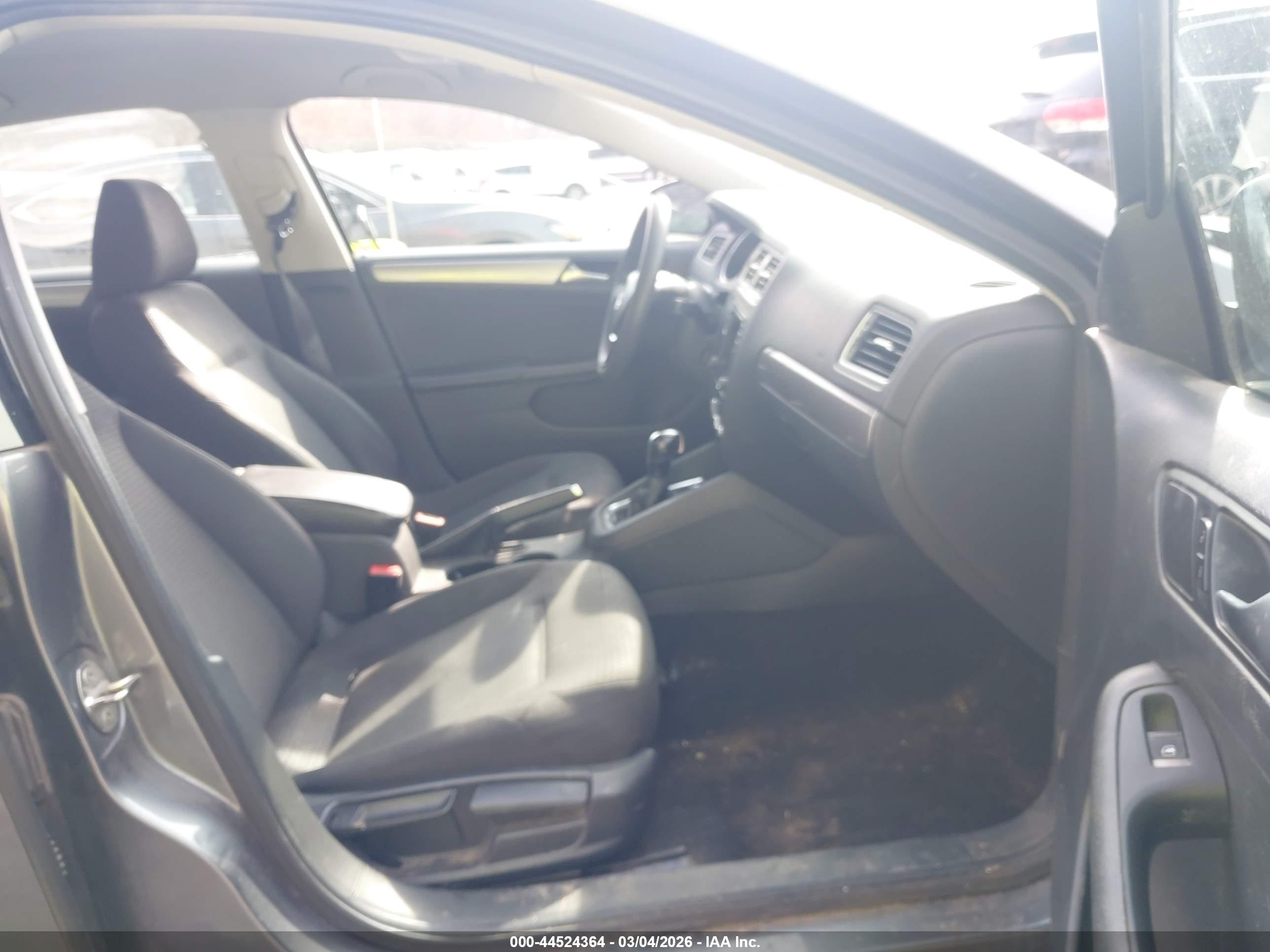 VOLKSWAGEN JETTA image 5