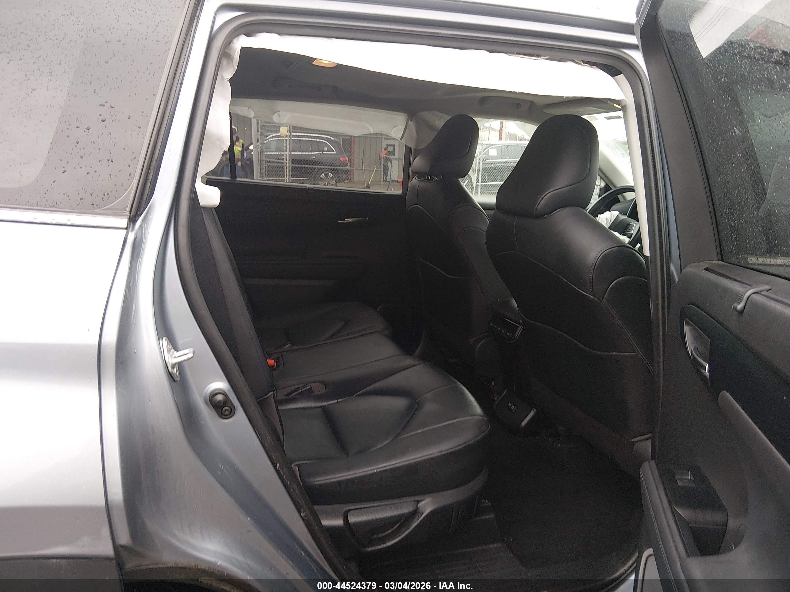 TOYOTA HIGHLANDER image 8