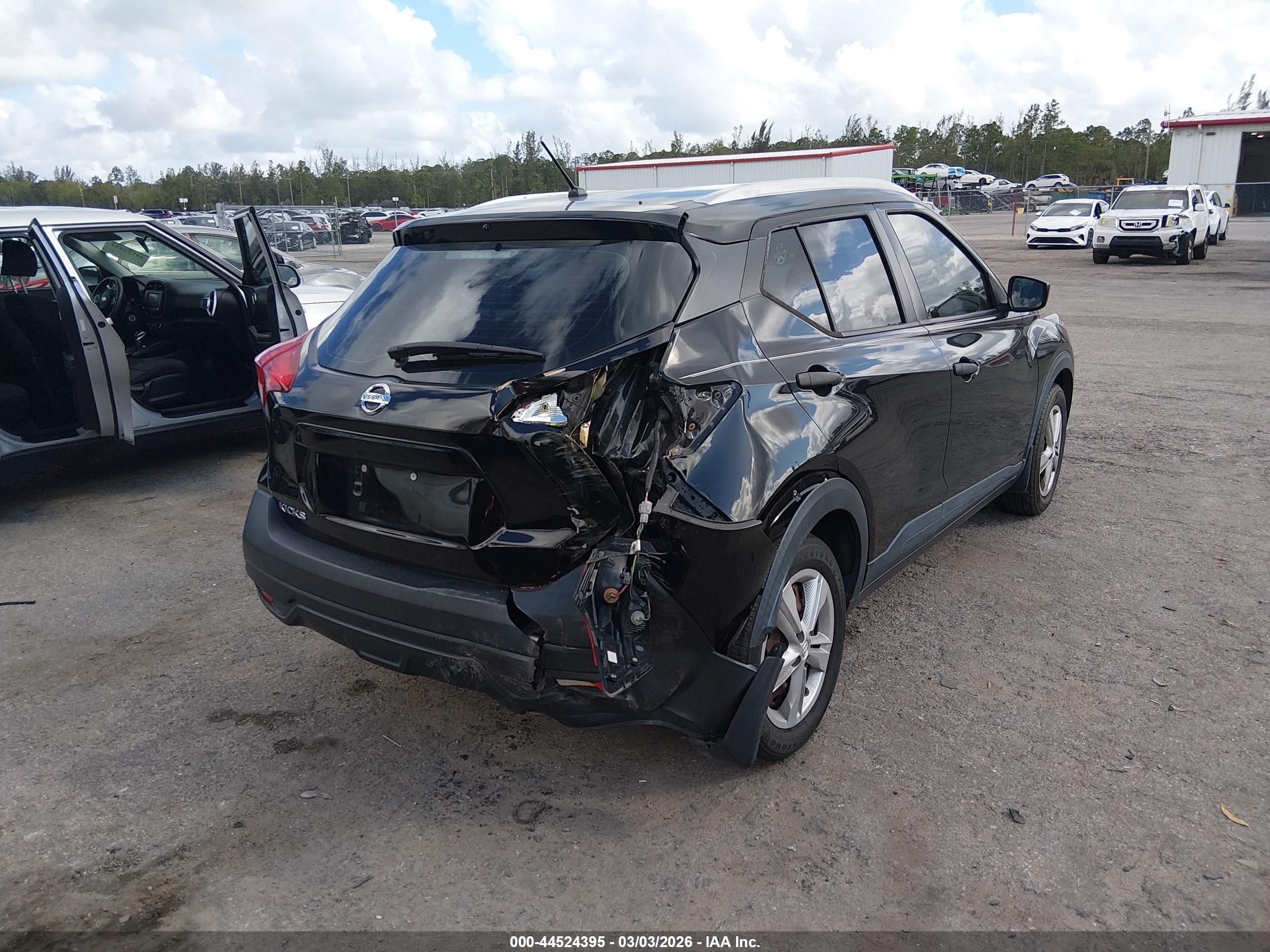 NISSAN KICKS image 4