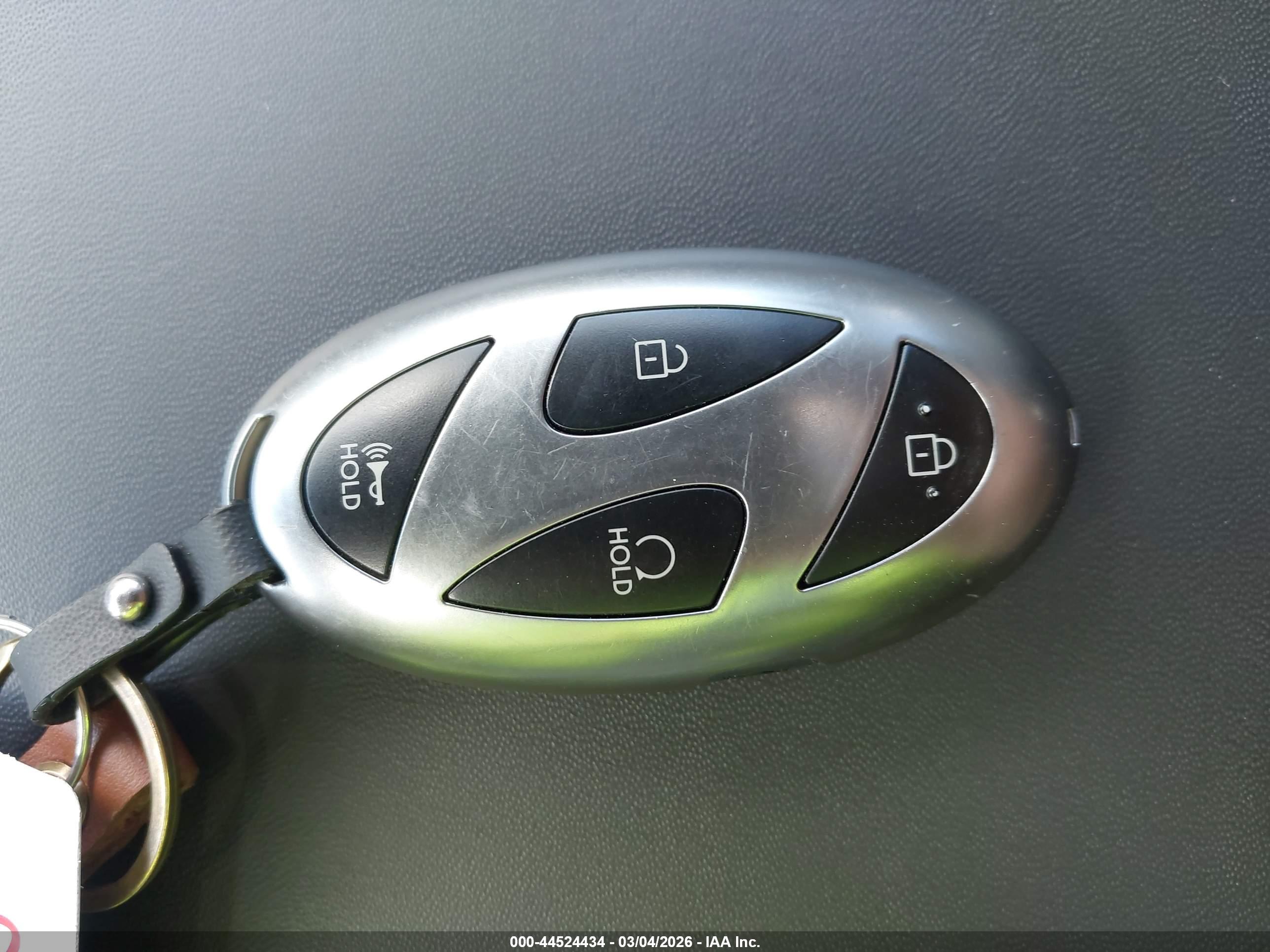 HYUNDAI SANTA image 11