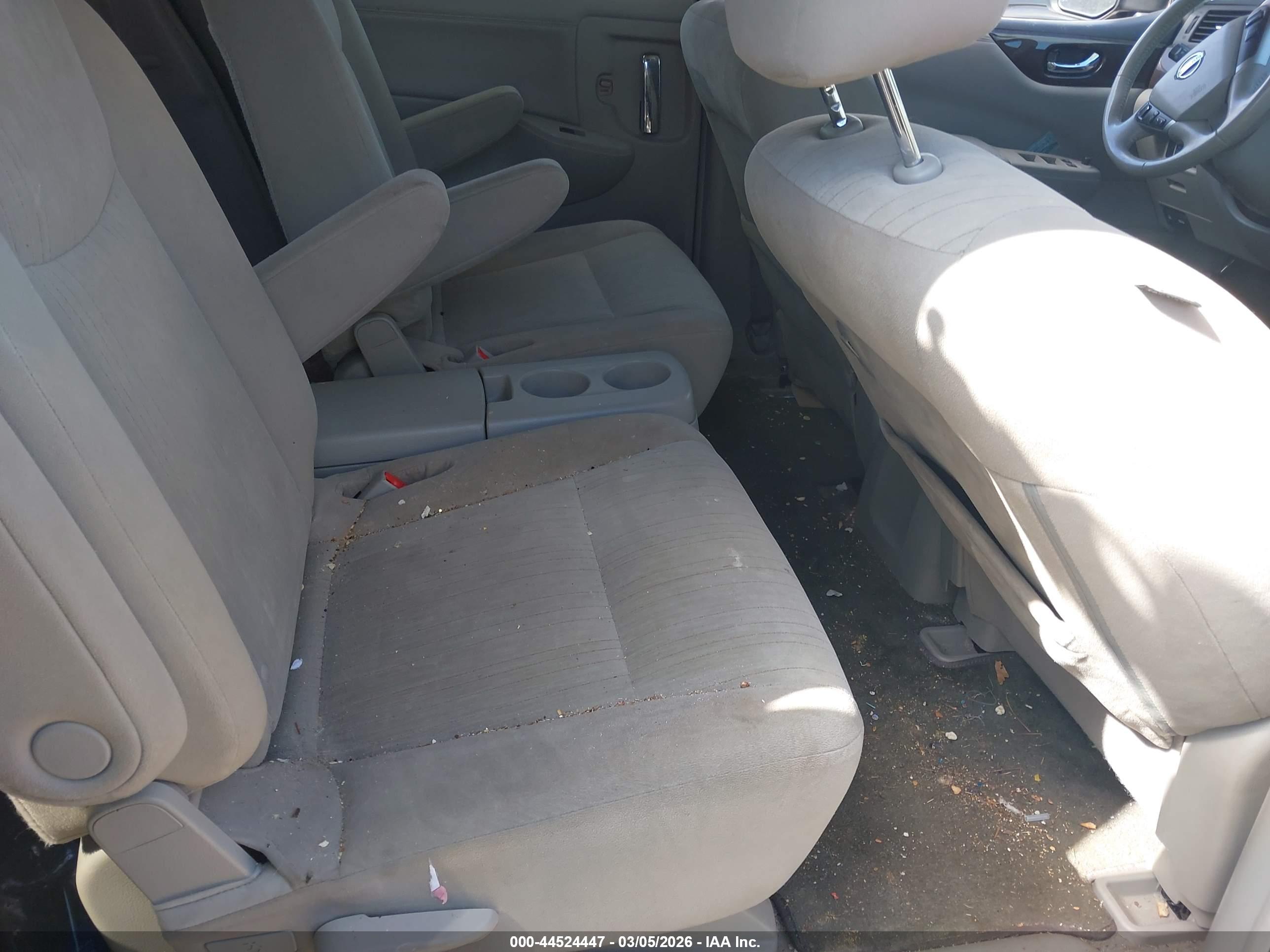 NISSAN QUEST image 8