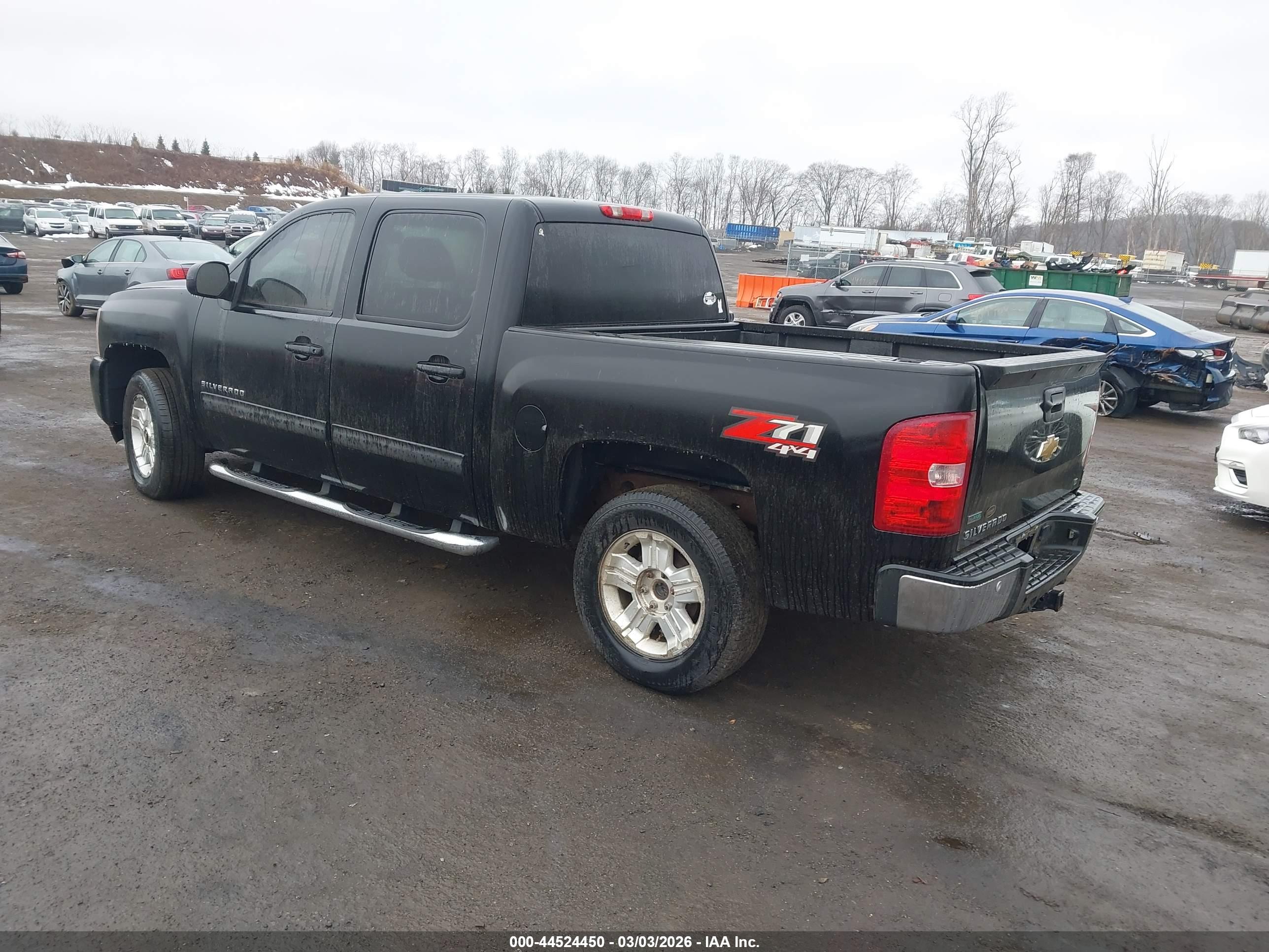 CHEVROLET SILVERADO image 3