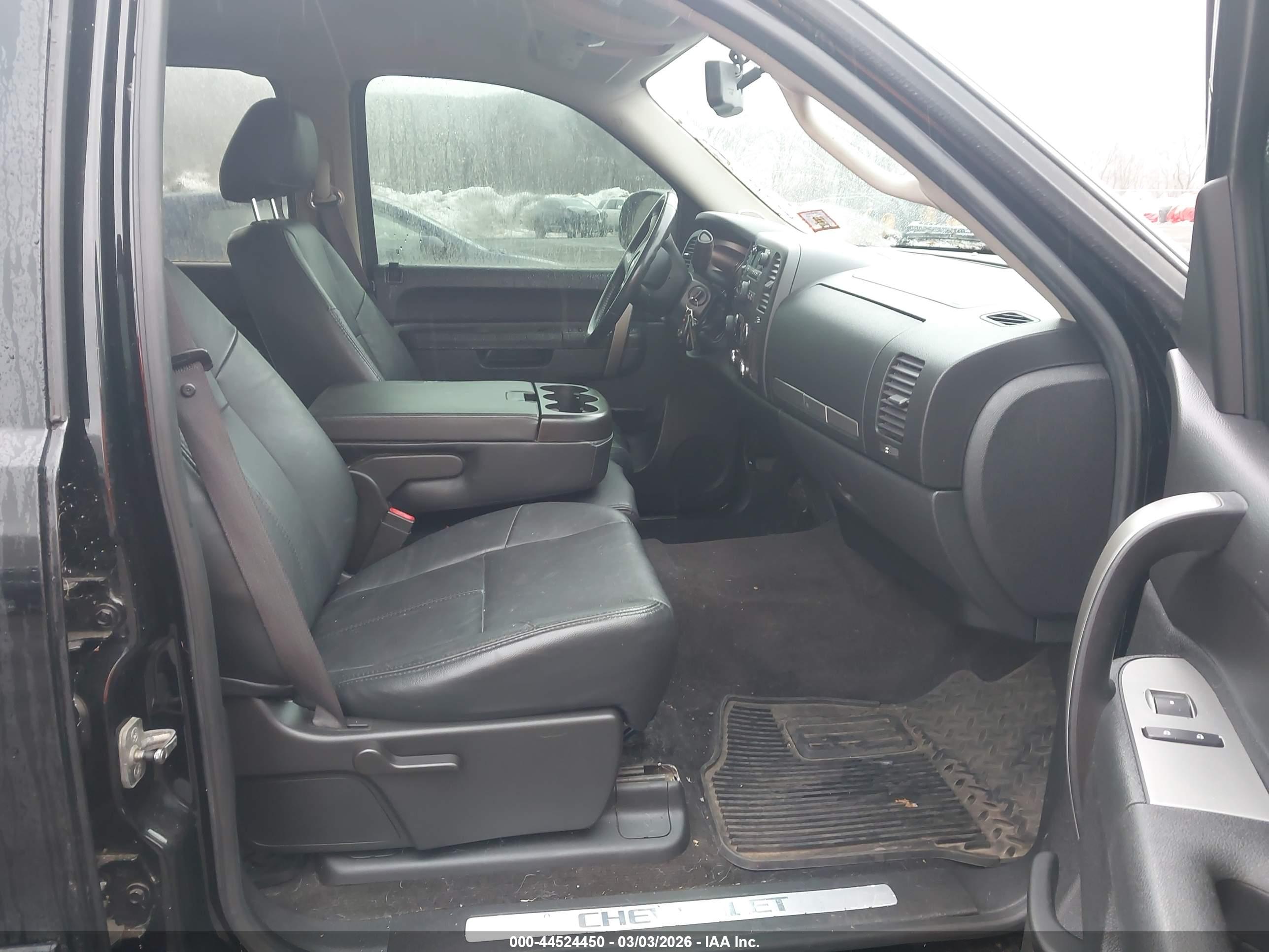 CHEVROLET SILVERADO image 5
