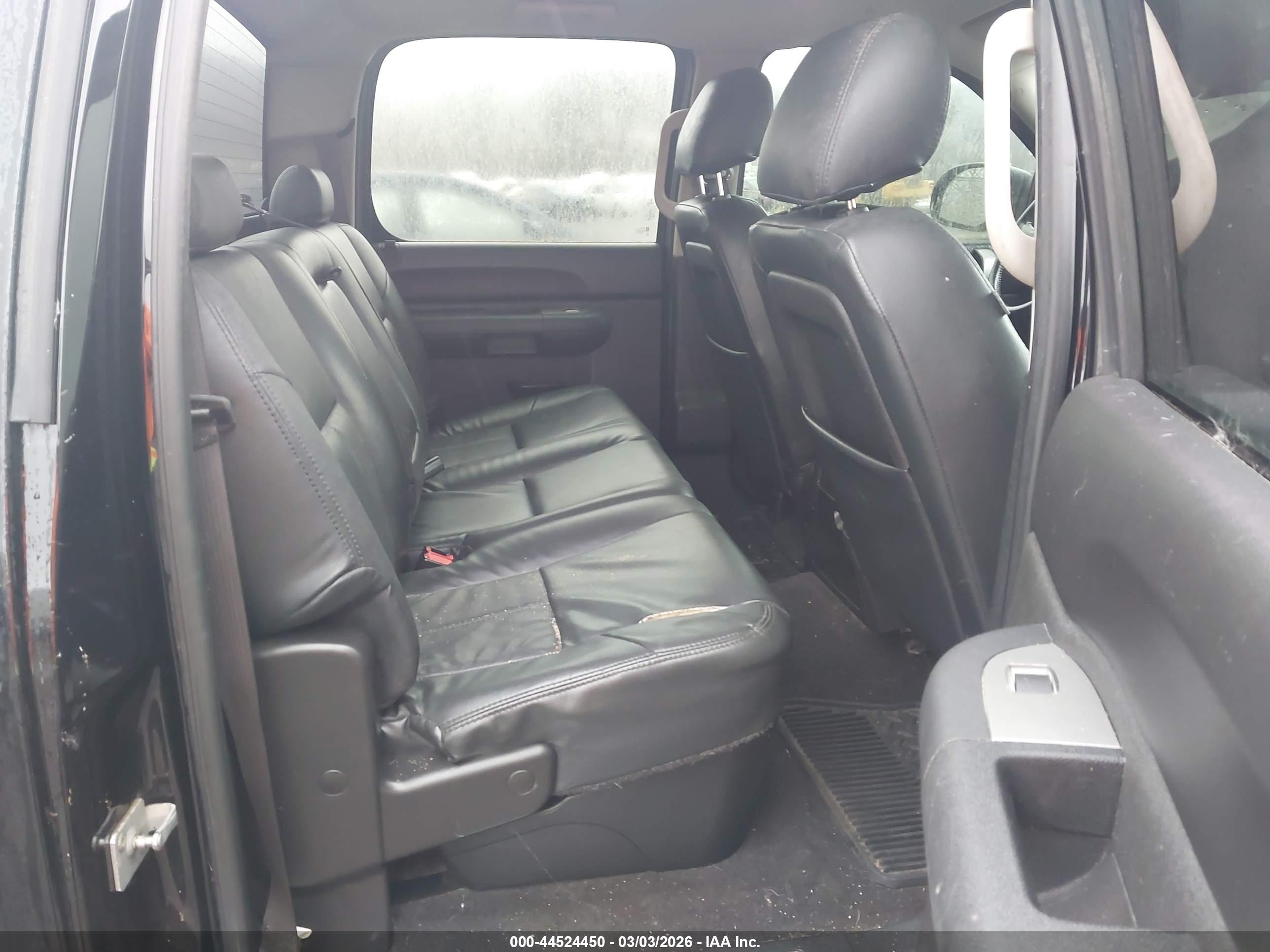 CHEVROLET SILVERADO image 8