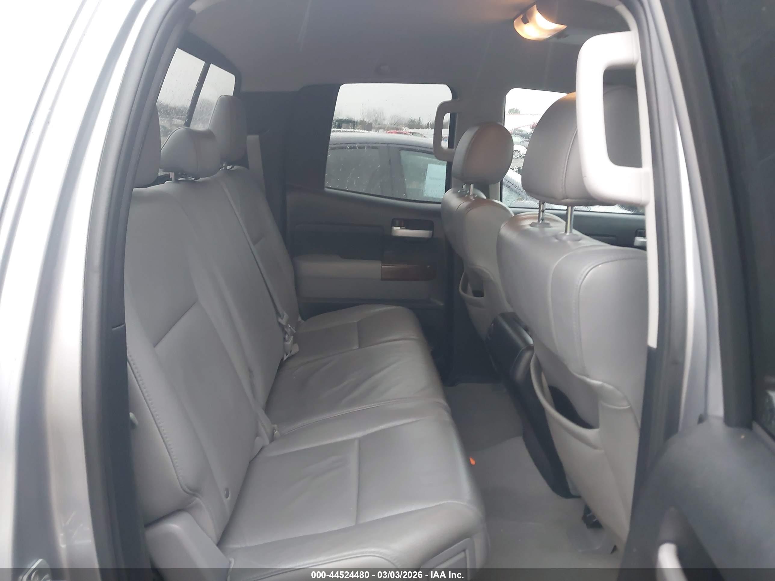 TOYOTA TUNDRA image 8