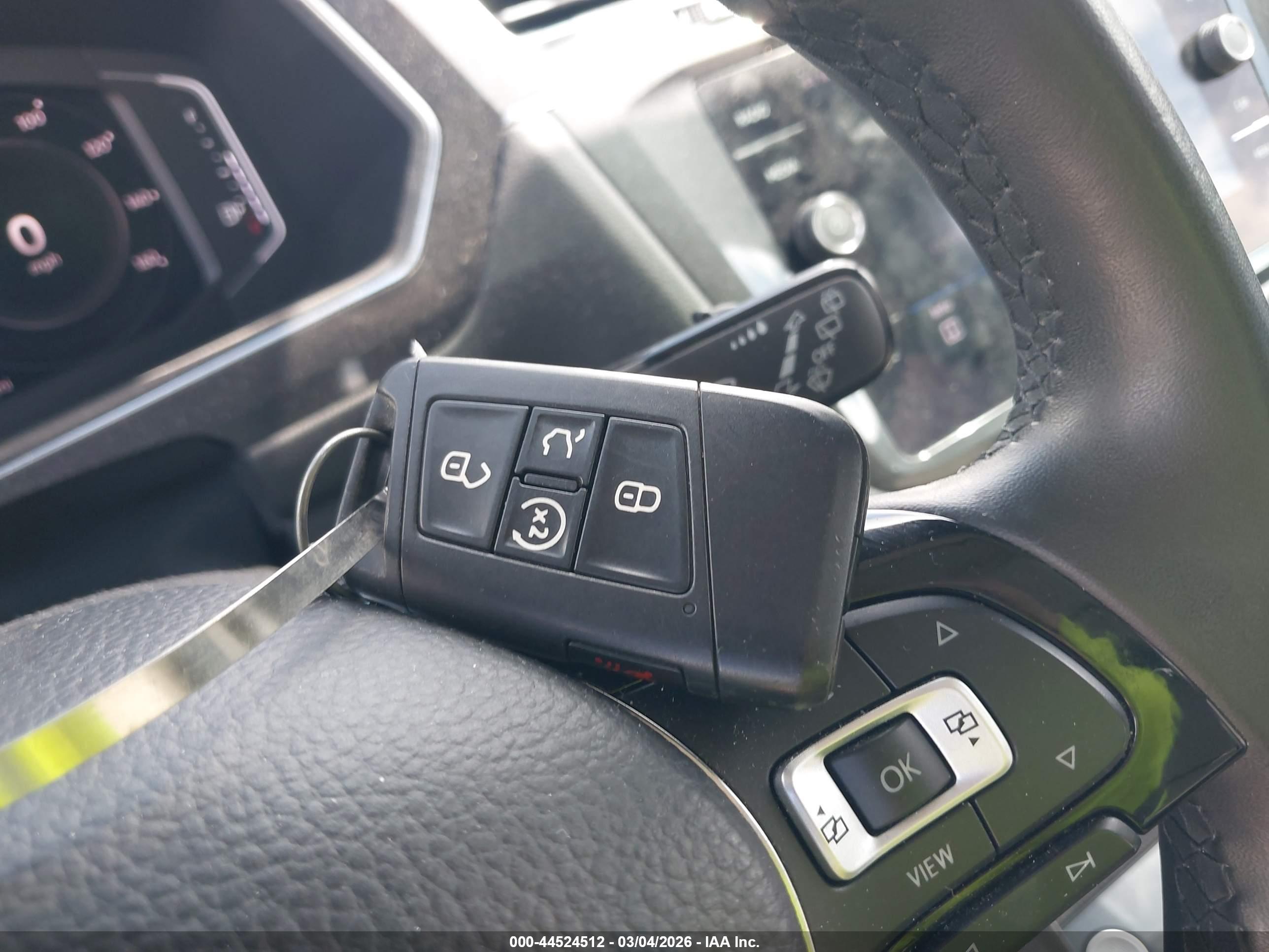VOLKSWAGEN TIGUAN image 11