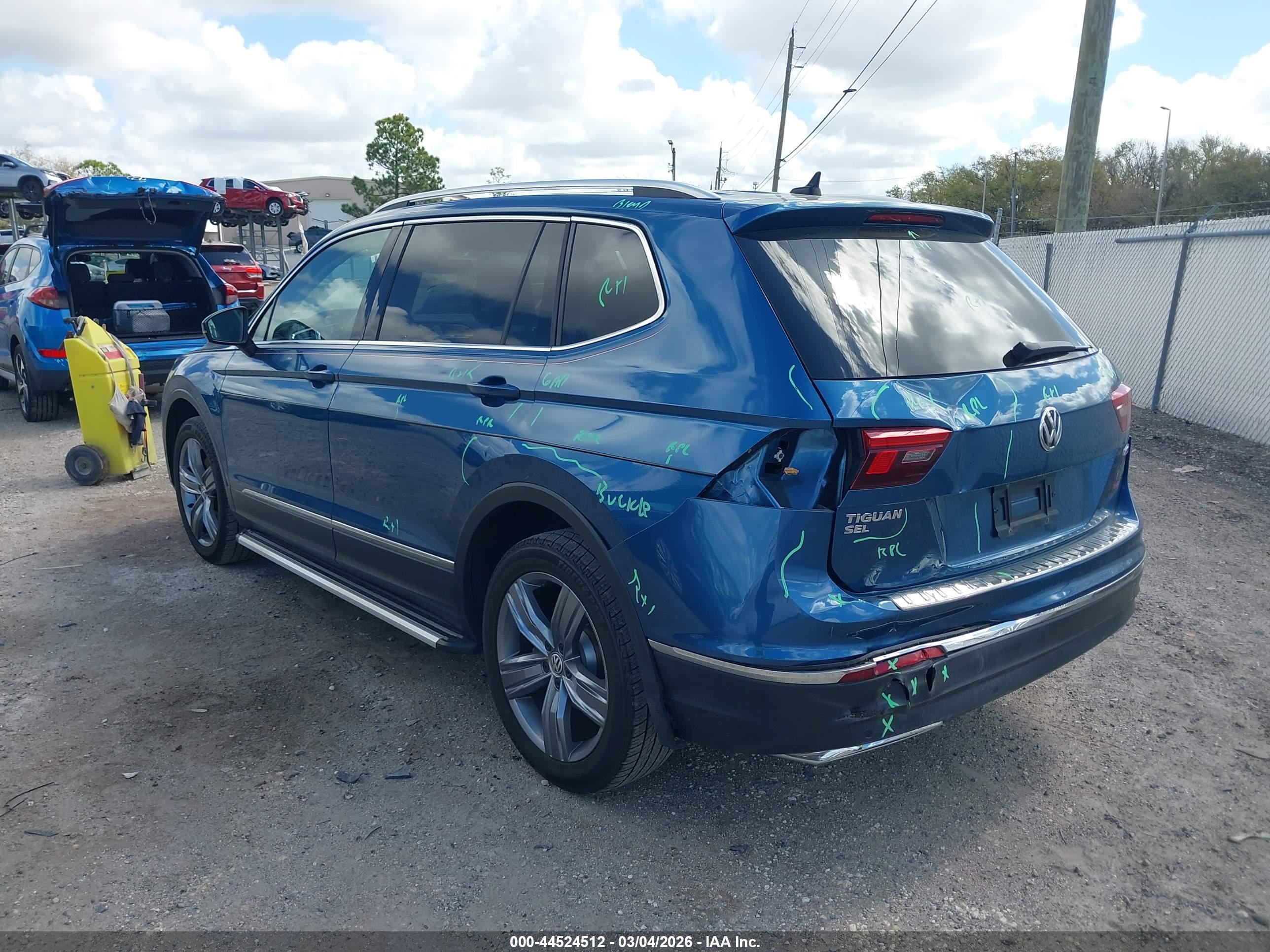 VOLKSWAGEN TIGUAN image 3