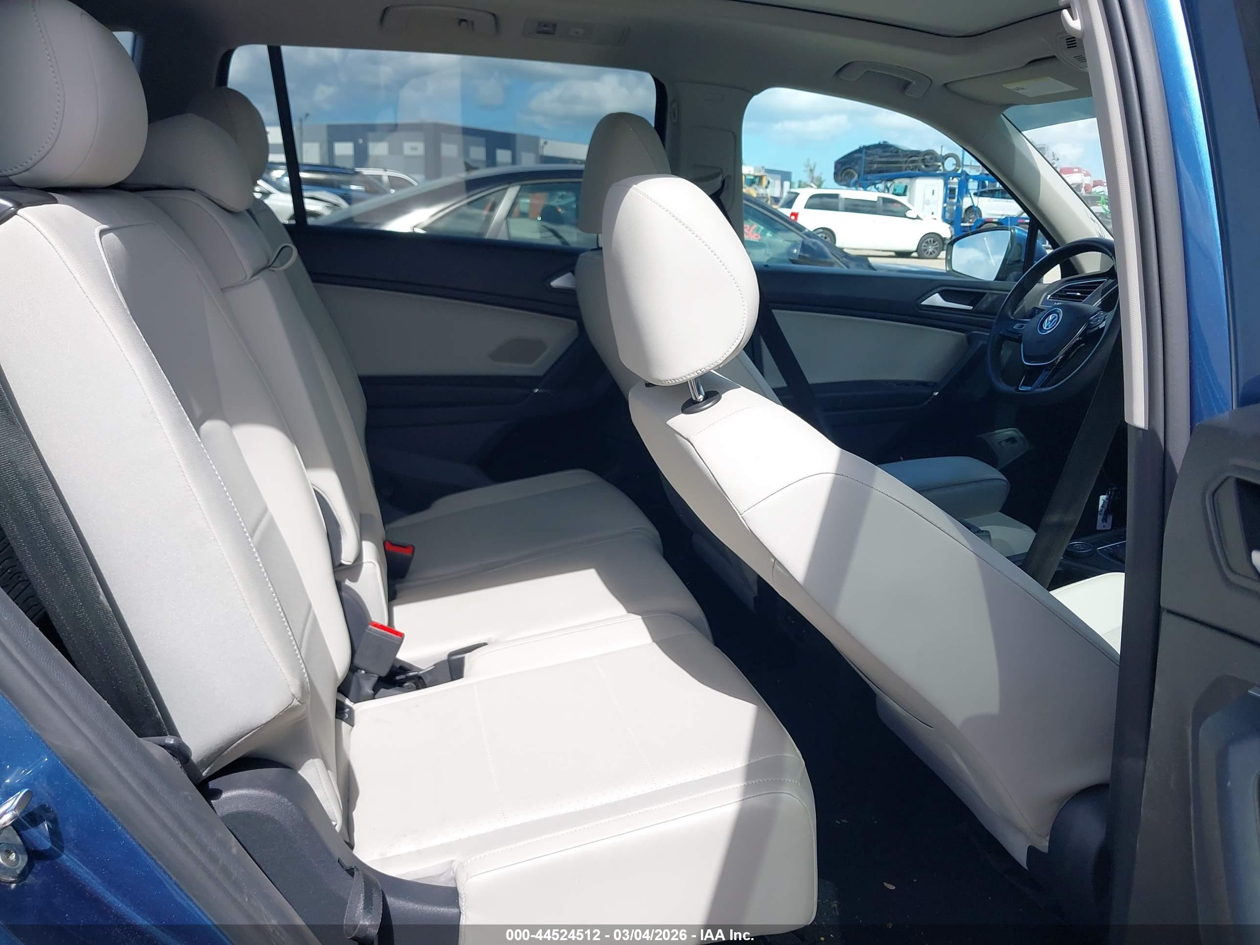 VOLKSWAGEN TIGUAN image 8
