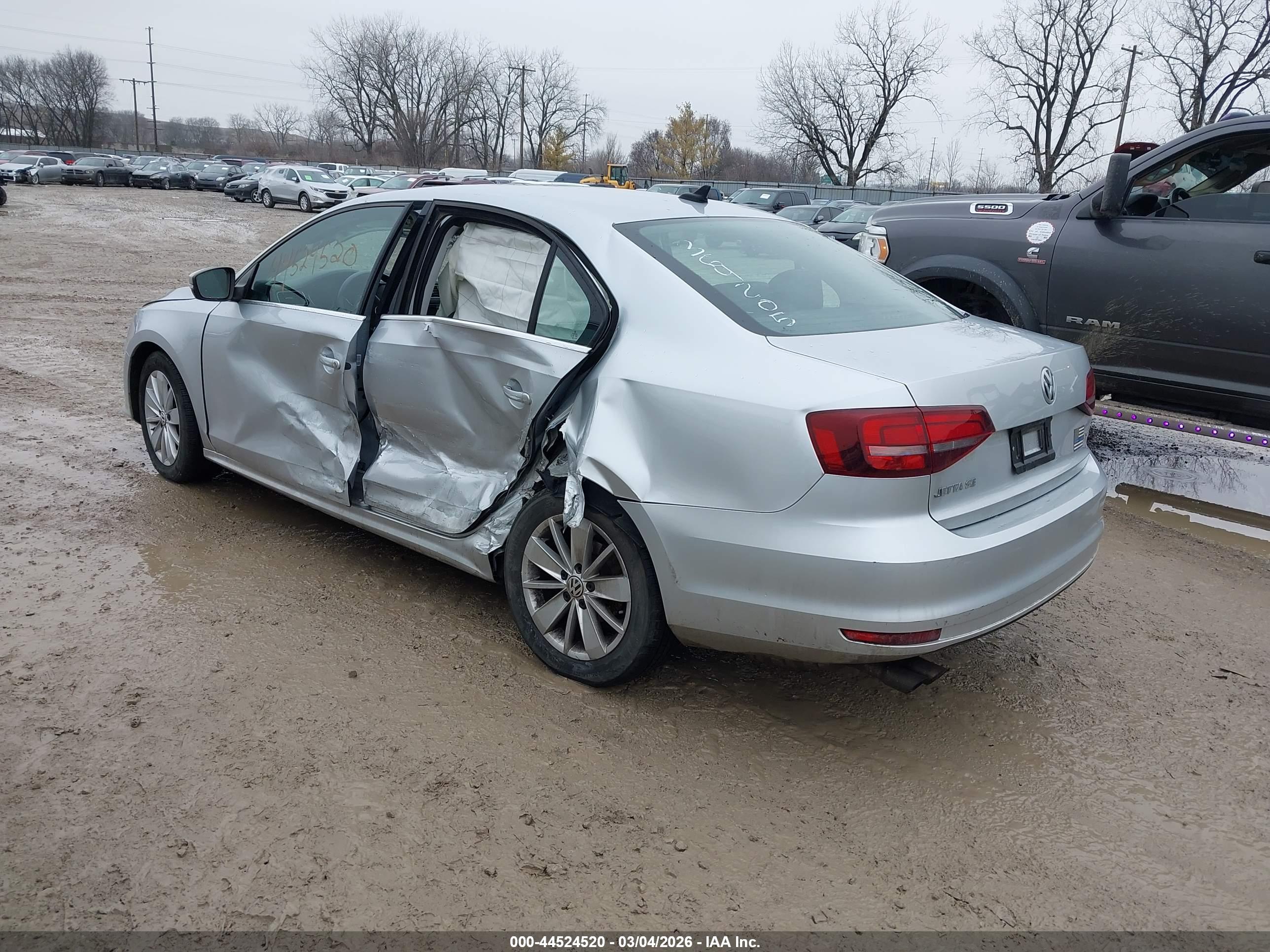 VOLKSWAGEN JETTA image 3