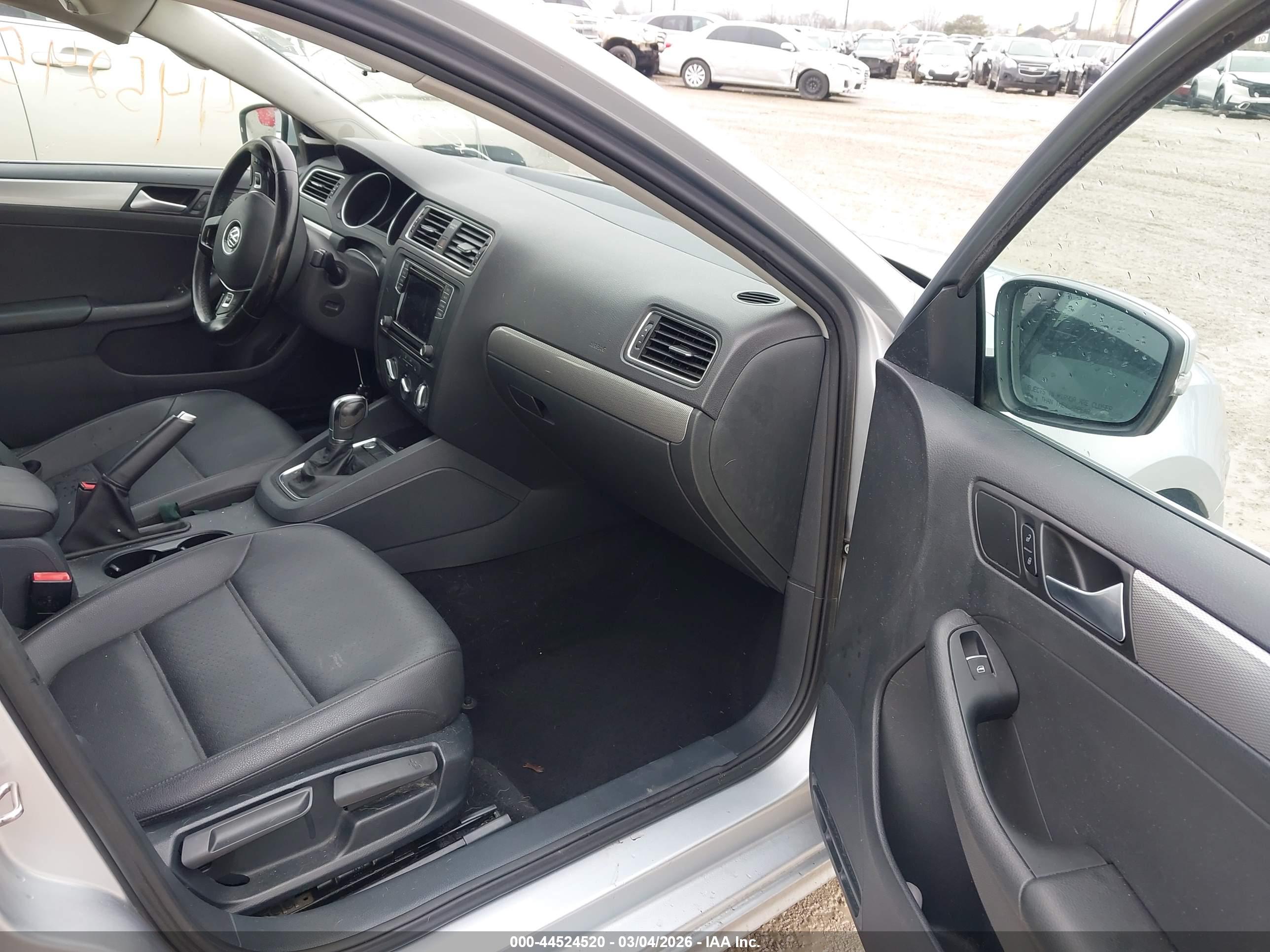 VOLKSWAGEN JETTA image 5