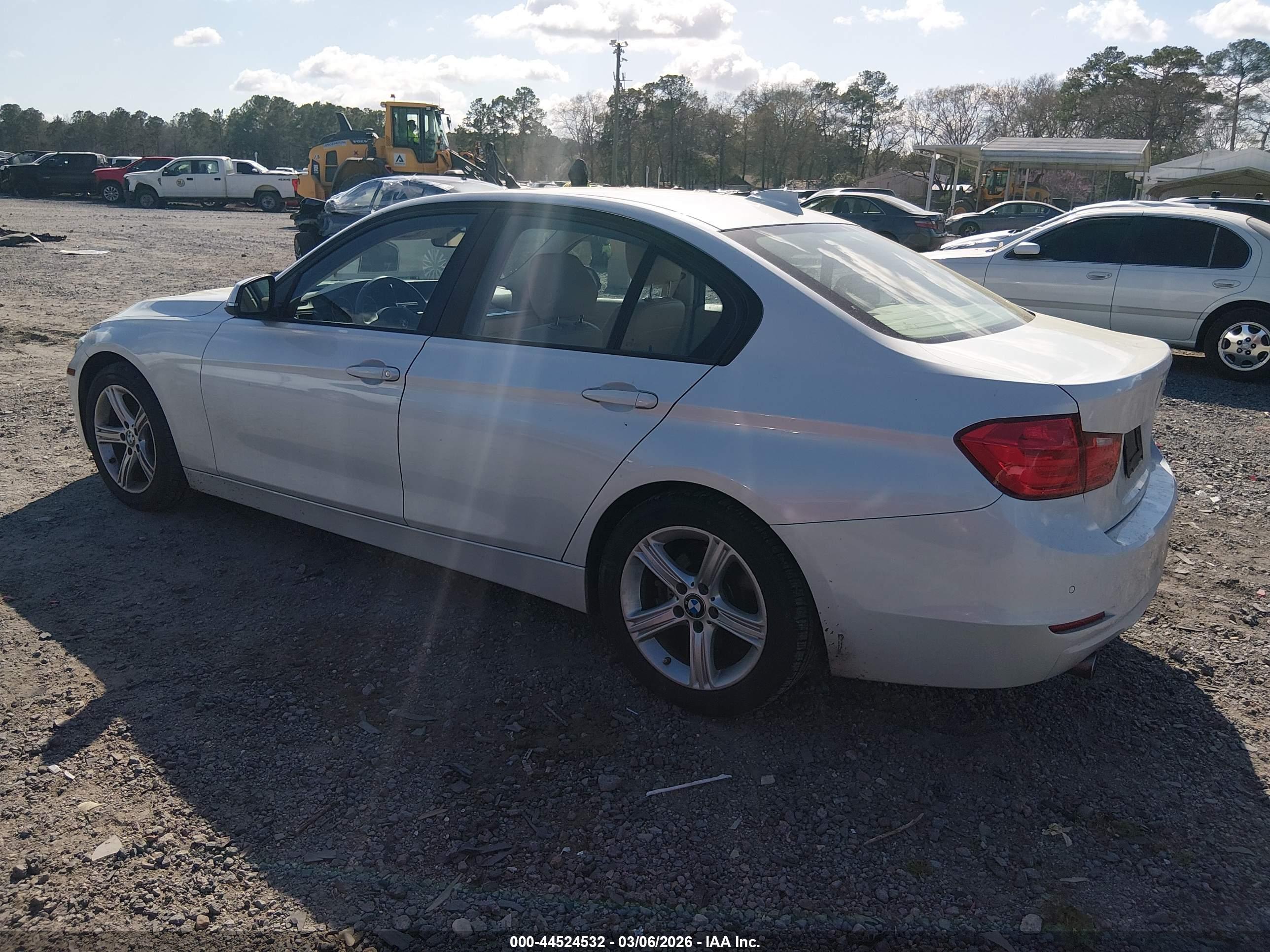 BMW 320I image 3