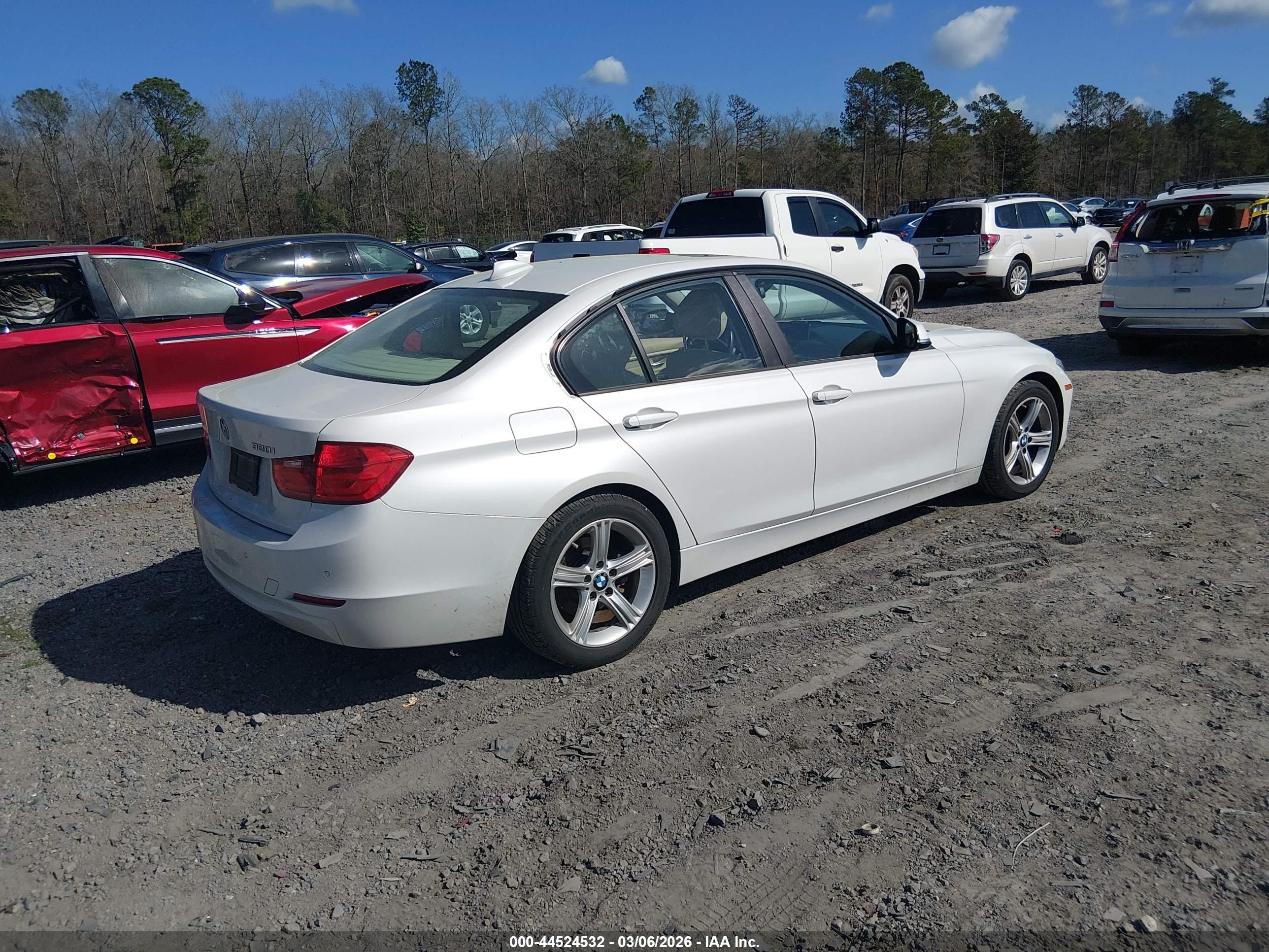 BMW 320I image 4