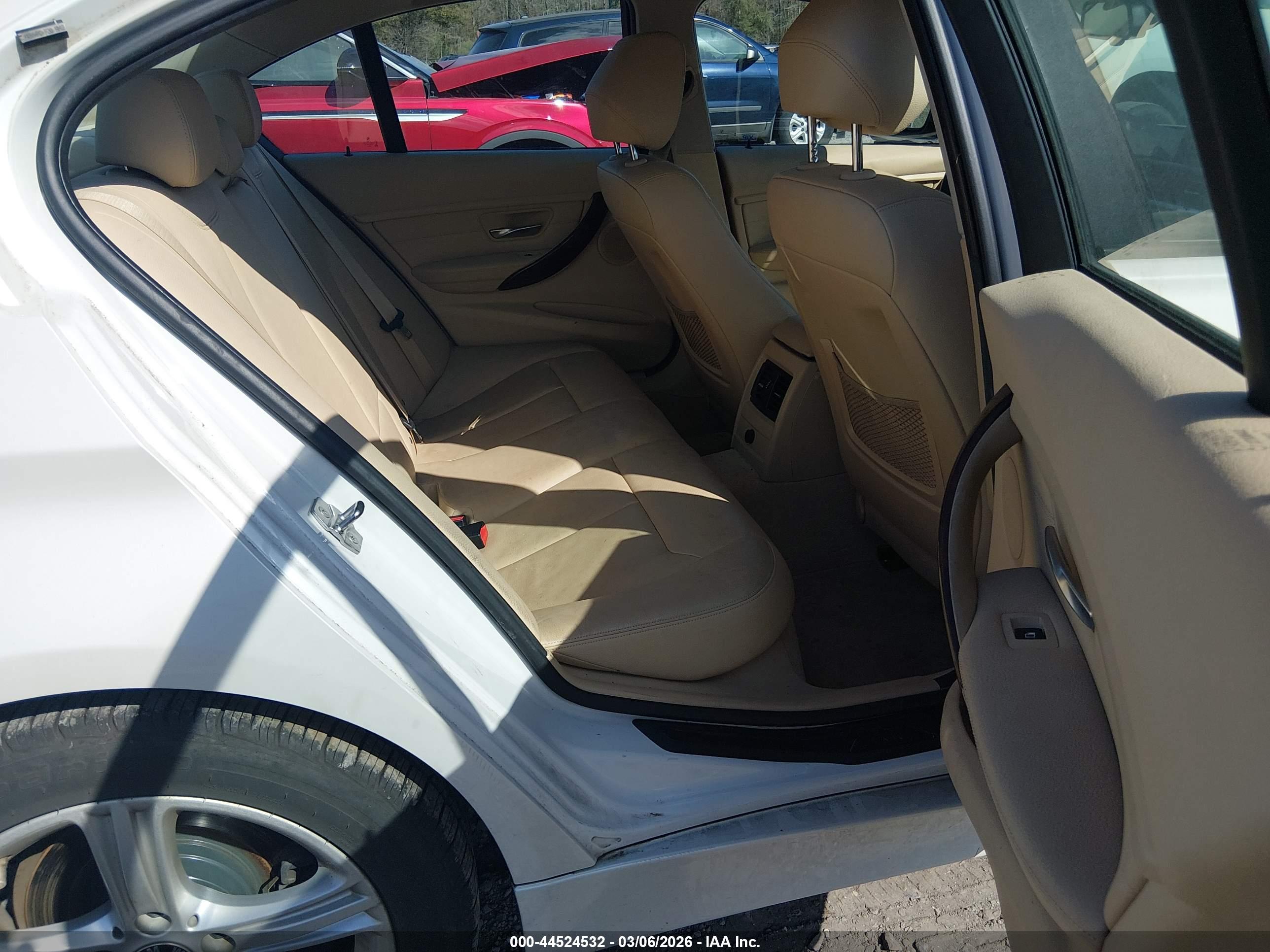 BMW 320I image 8