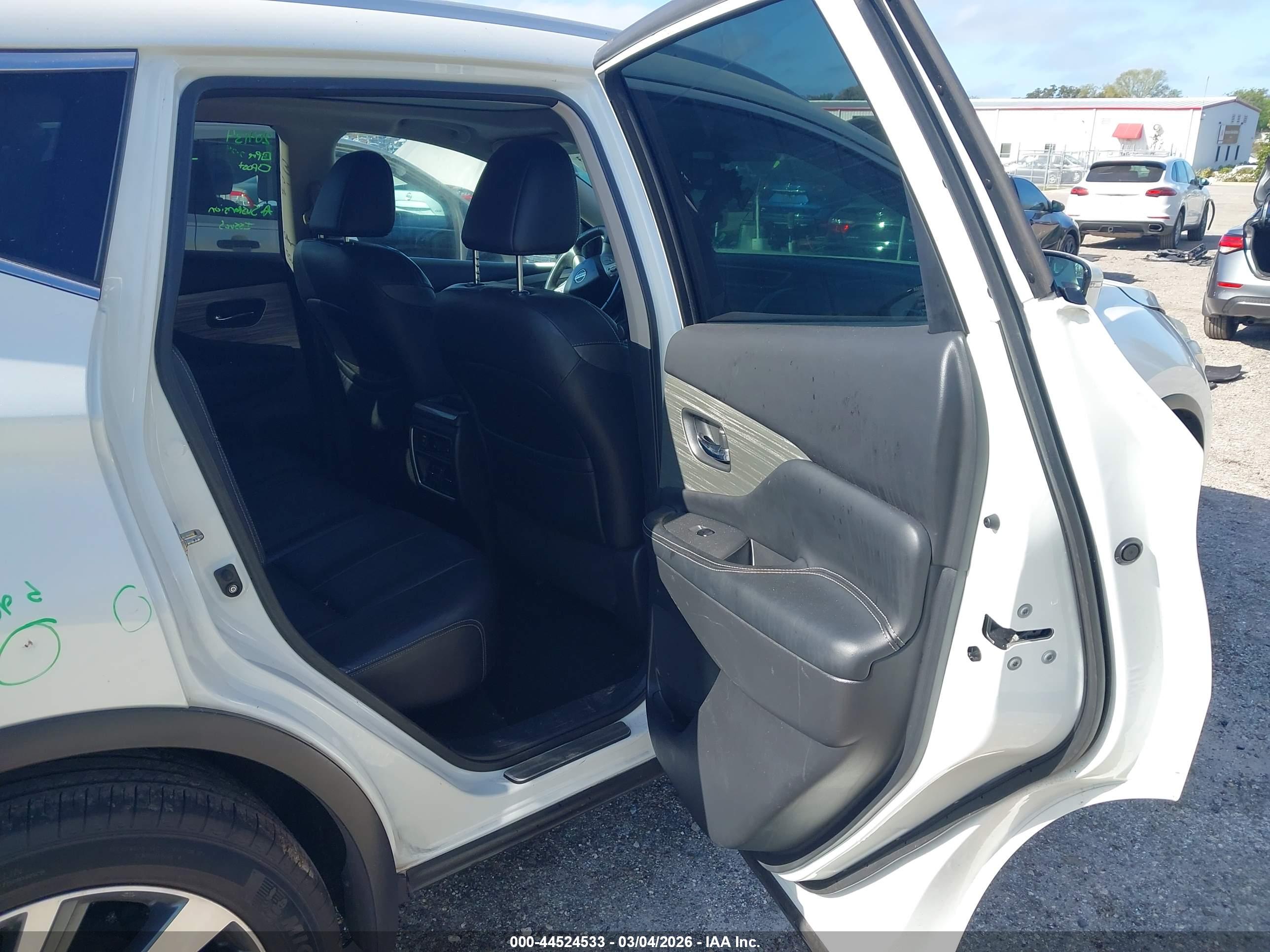 NISSAN MURANO image 8