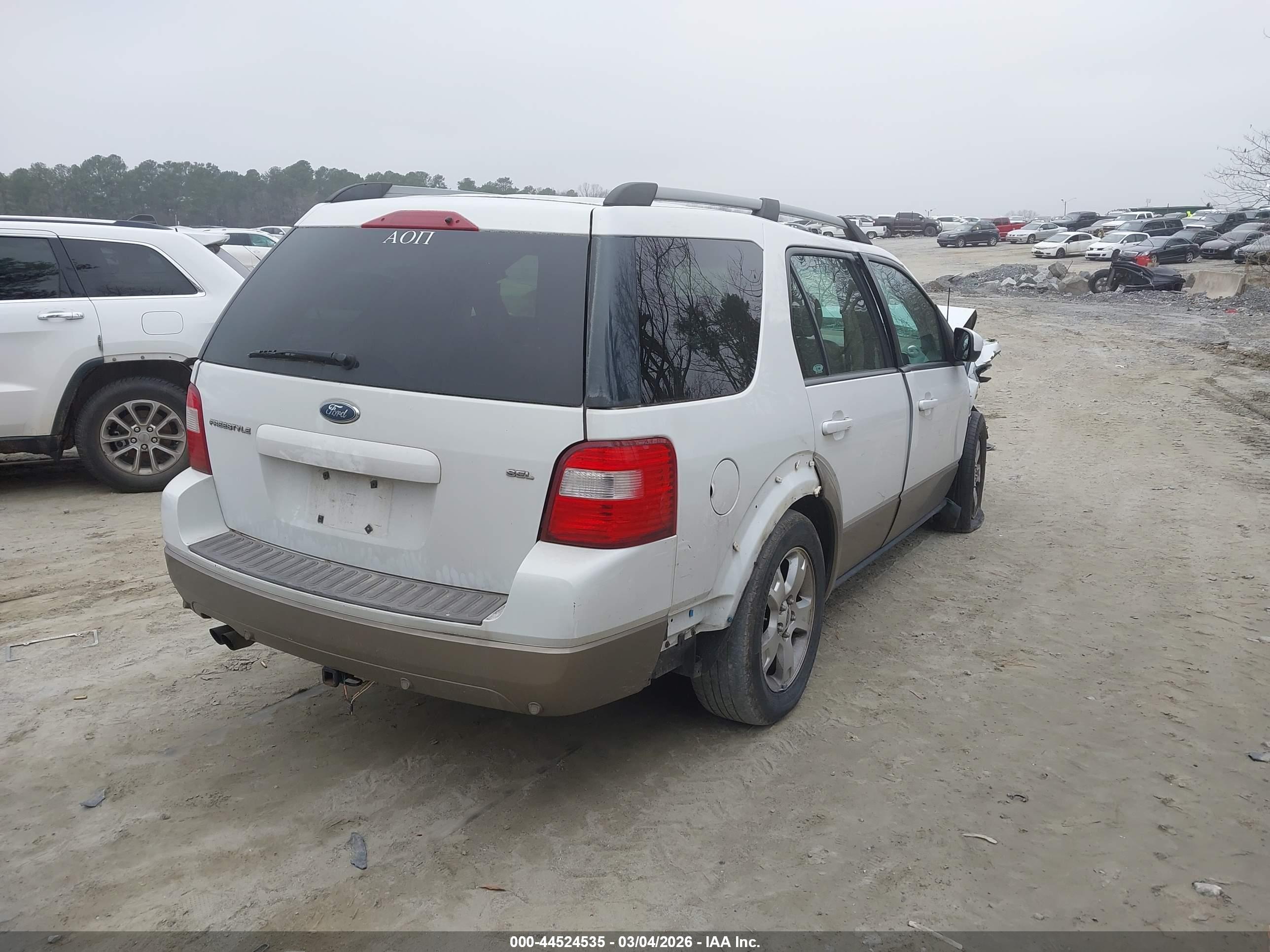 FORD FREESTYLE image 4