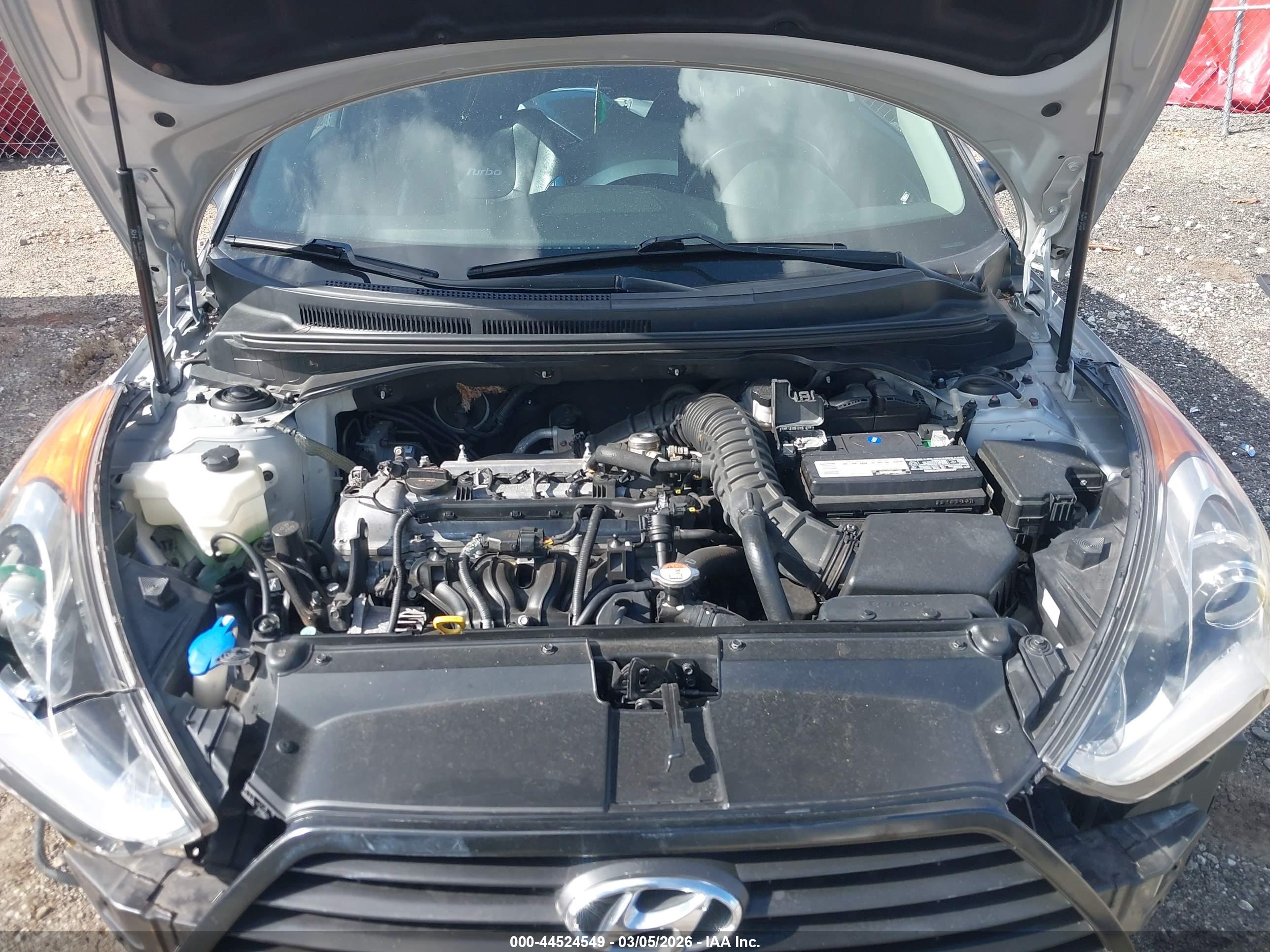 HYUNDAI VELOSTER image 10