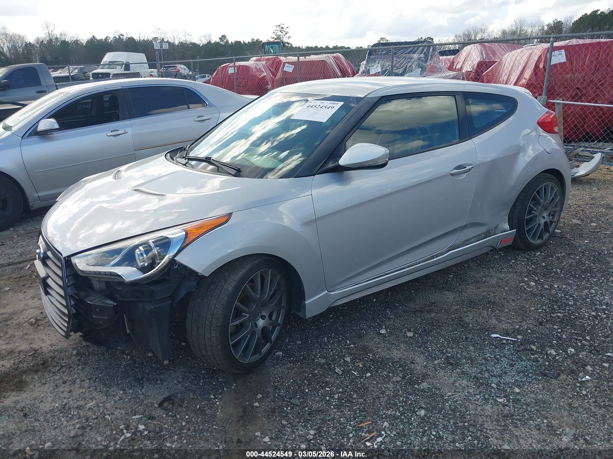 HYUNDAI VELOSTER image 2
