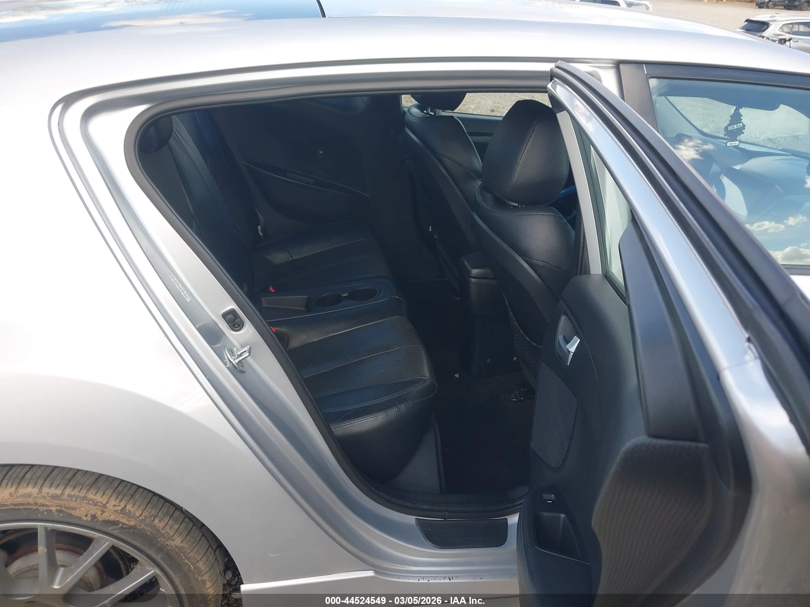 HYUNDAI VELOSTER image 8